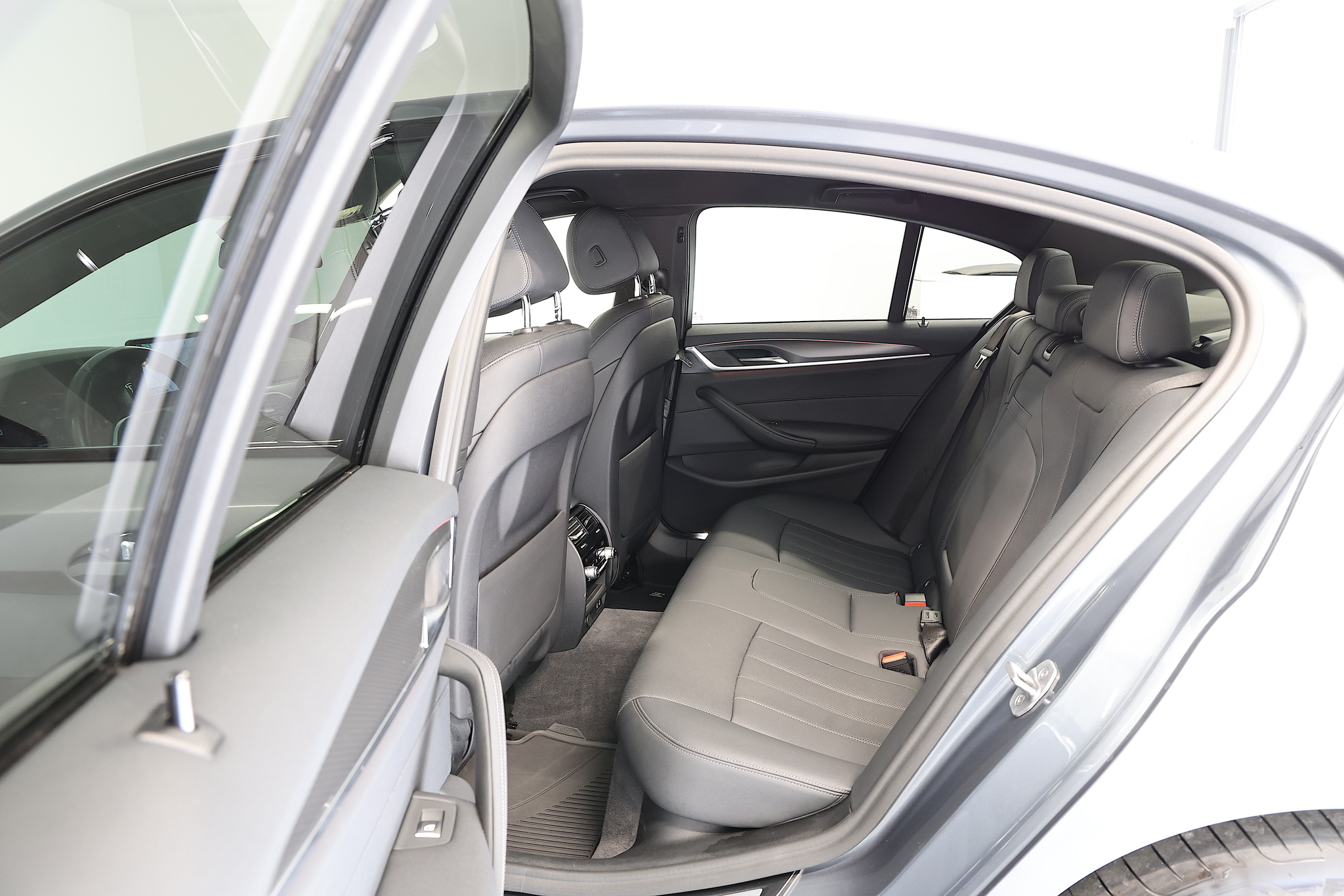 listing desktop thumbnail image 14