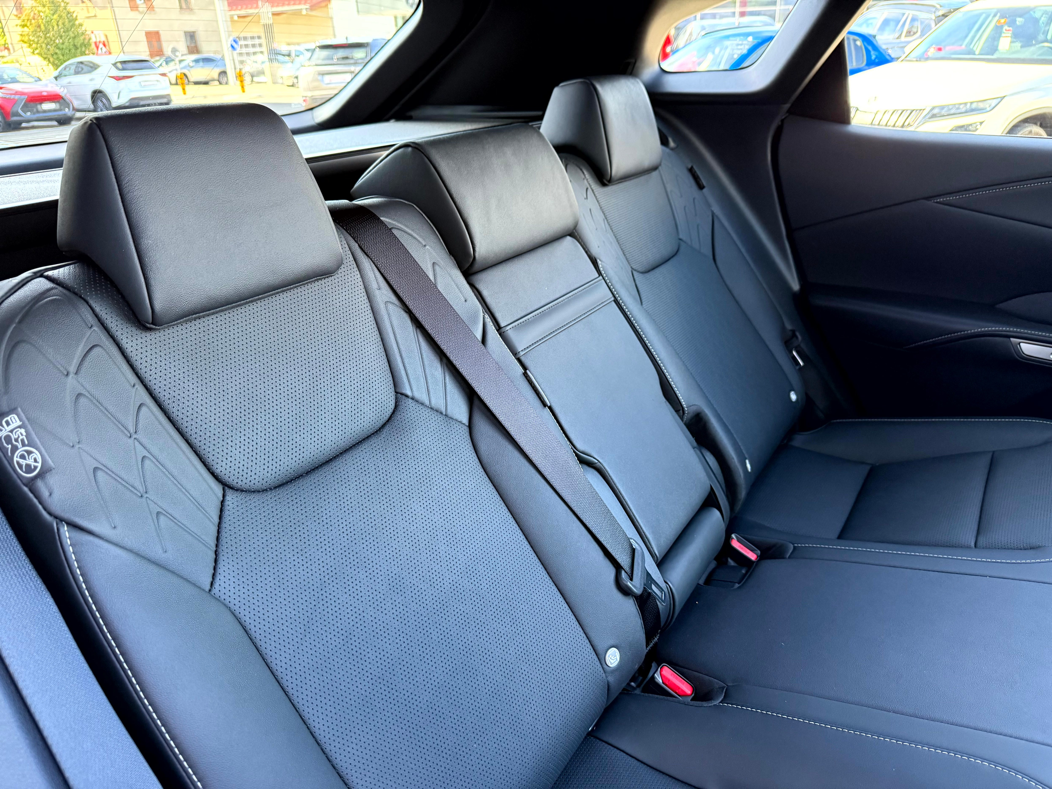 listing desktop thumbnail image 12