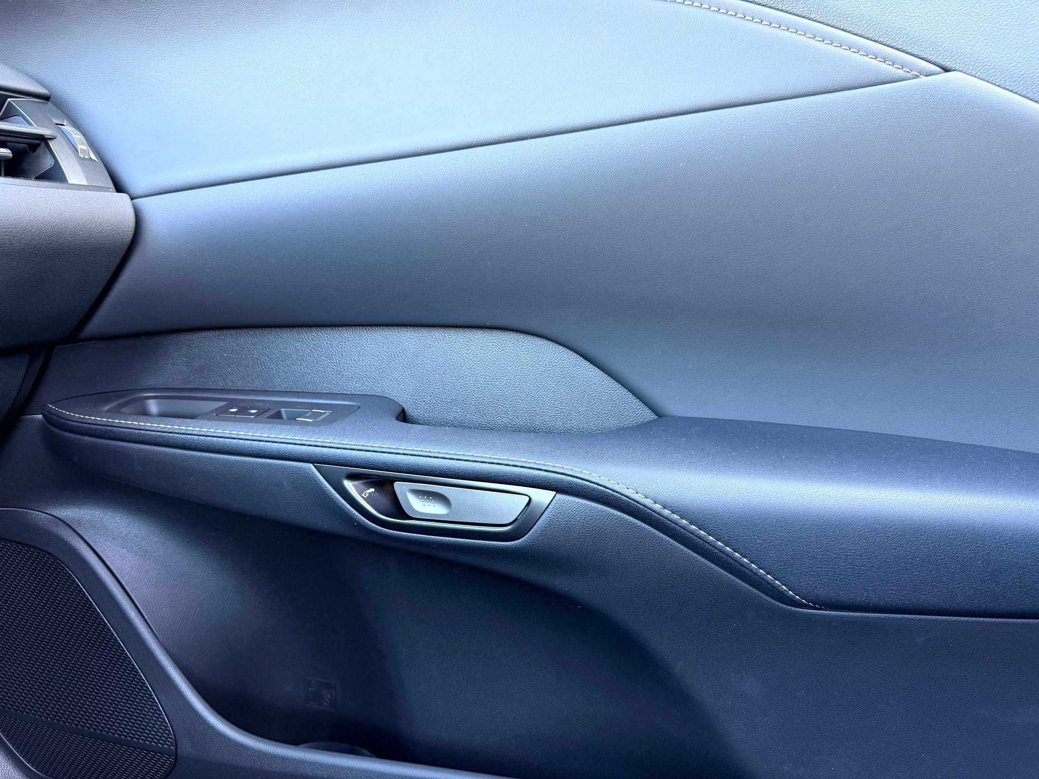 listing desktop thumbnail image 18