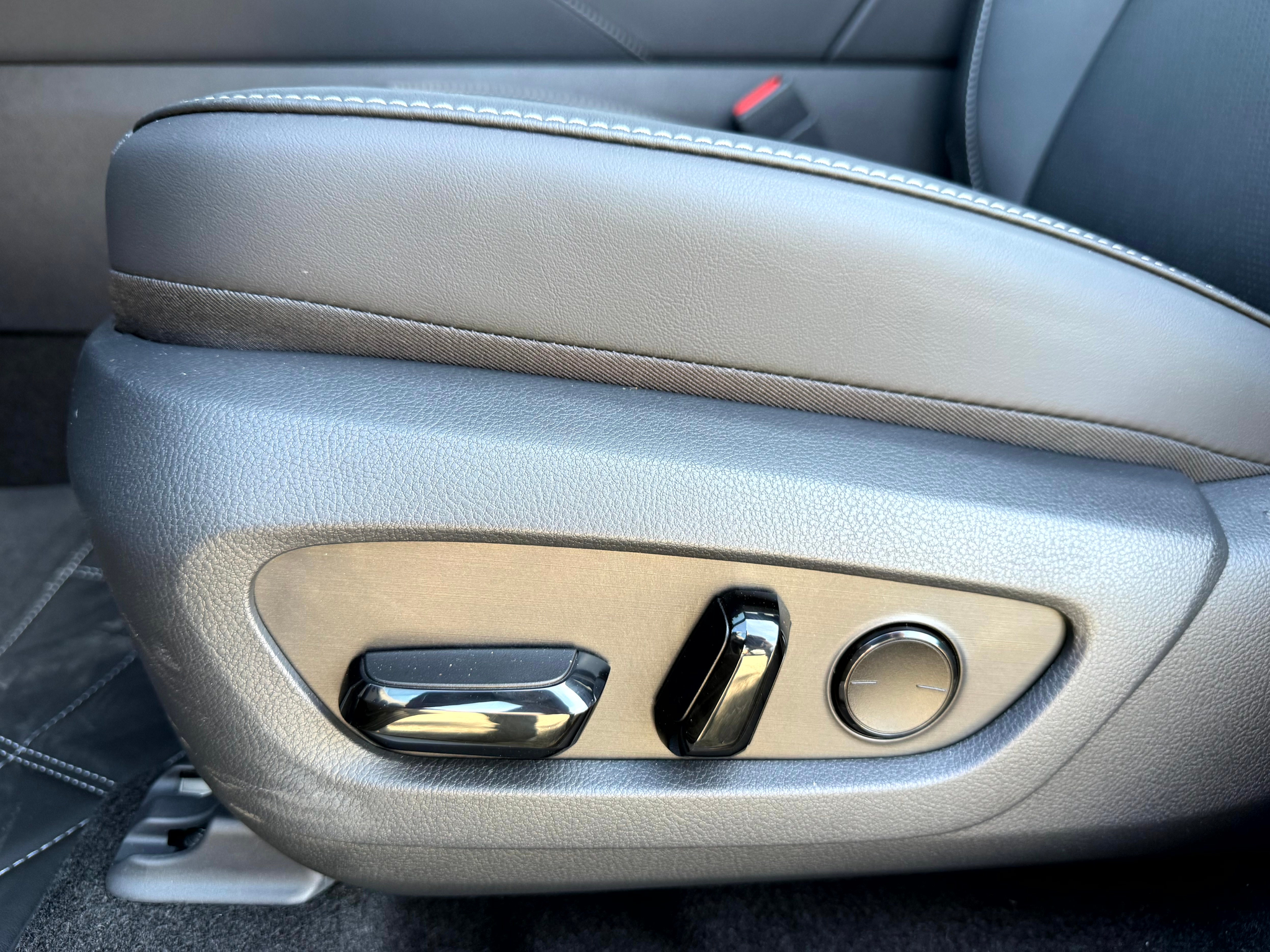 listing desktop thumbnail image 16