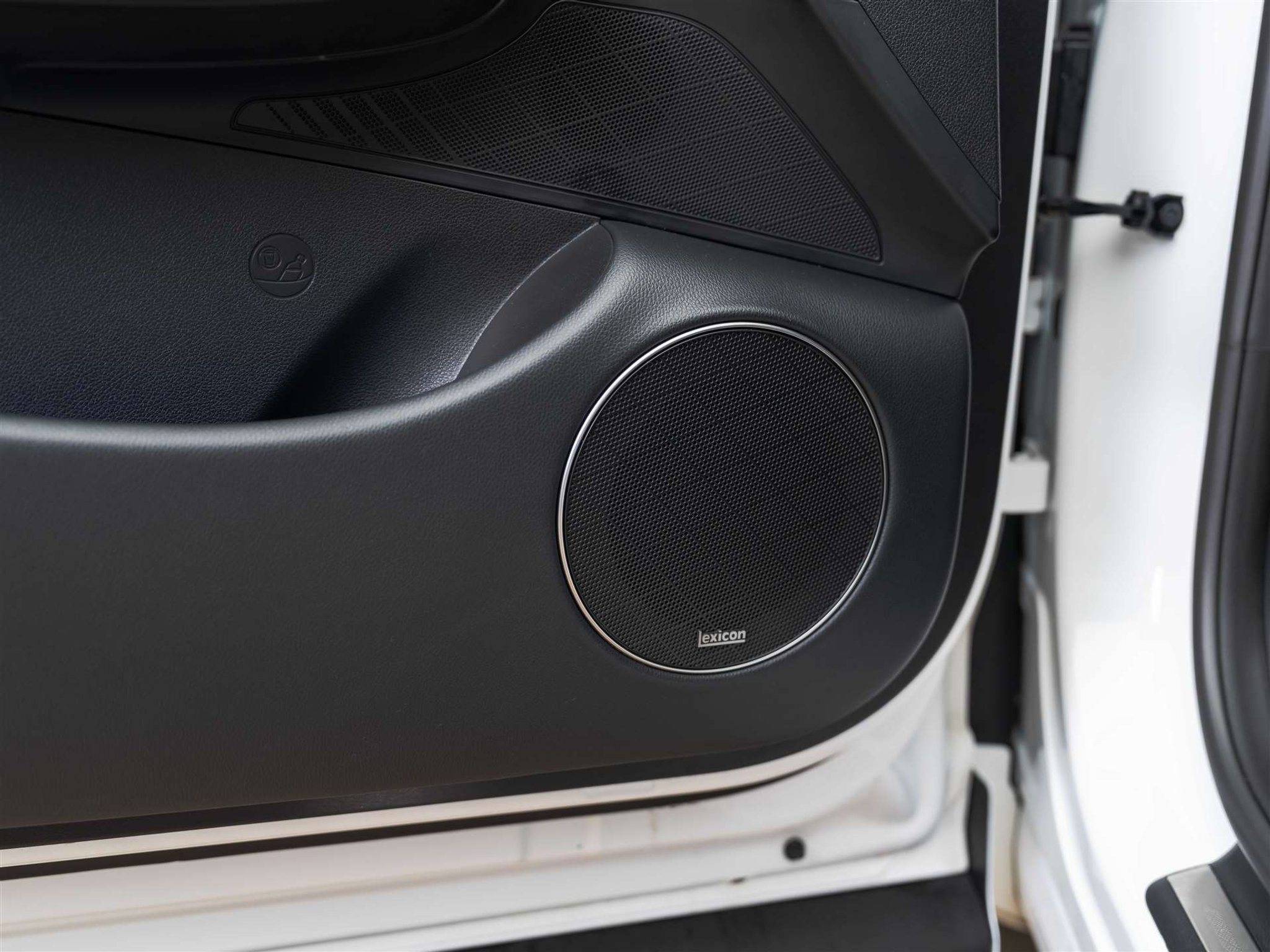 listing desktop thumbnail image 25