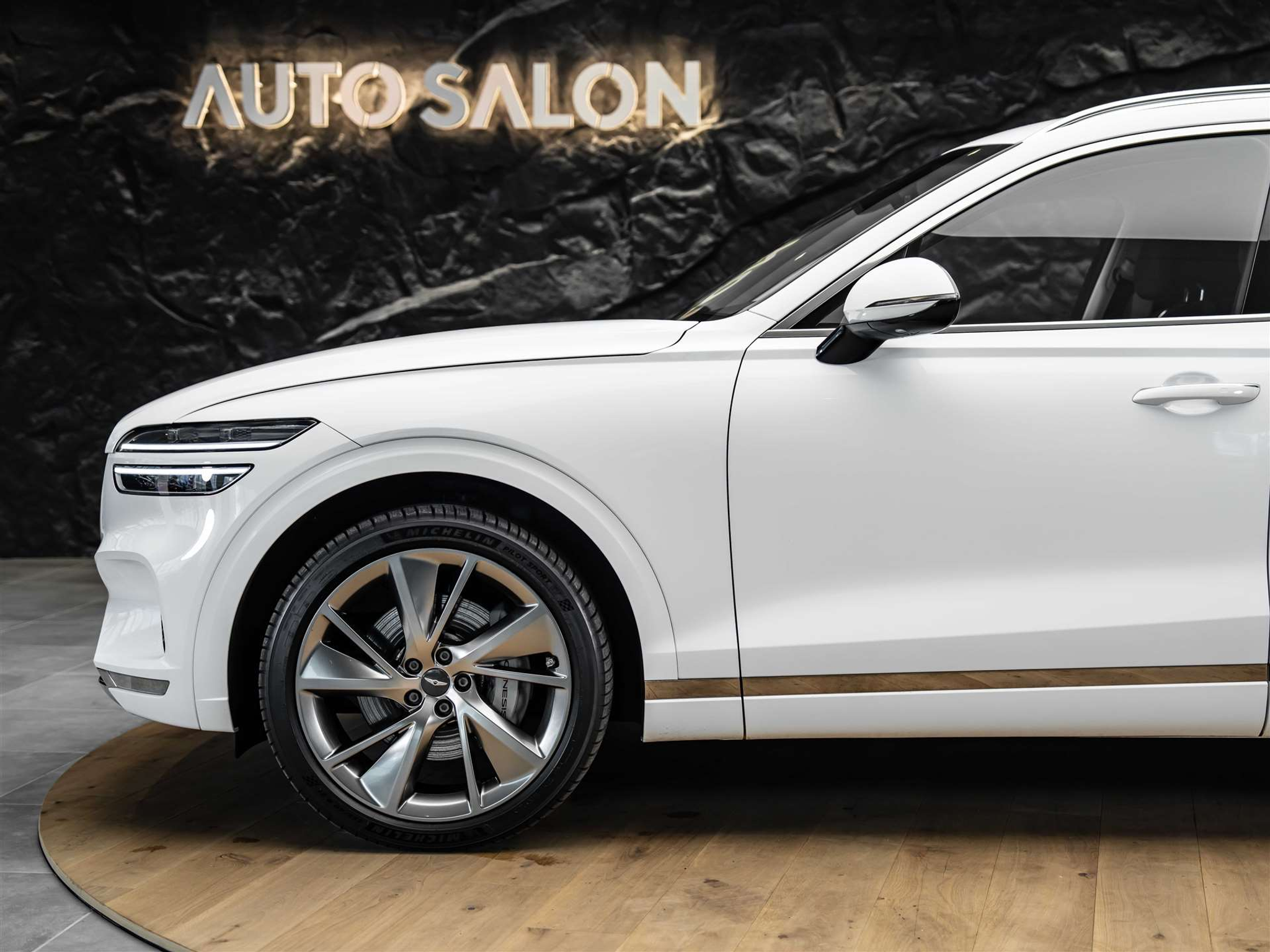 listing desktop thumbnail image 19