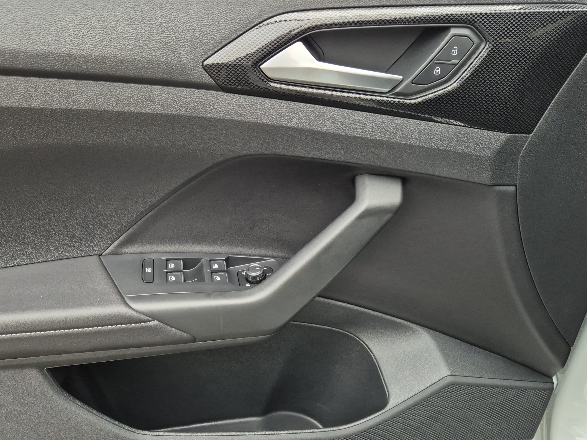 listing desktop thumbnail image 11