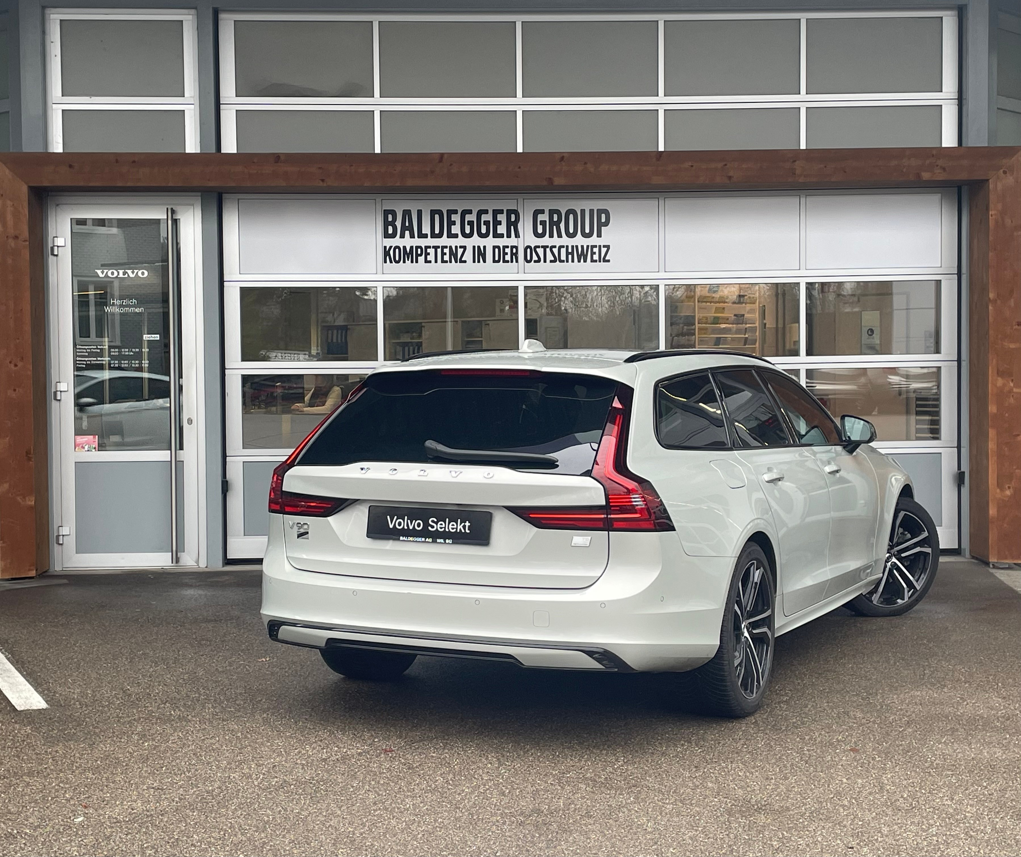 listing desktop thumbnail image 2