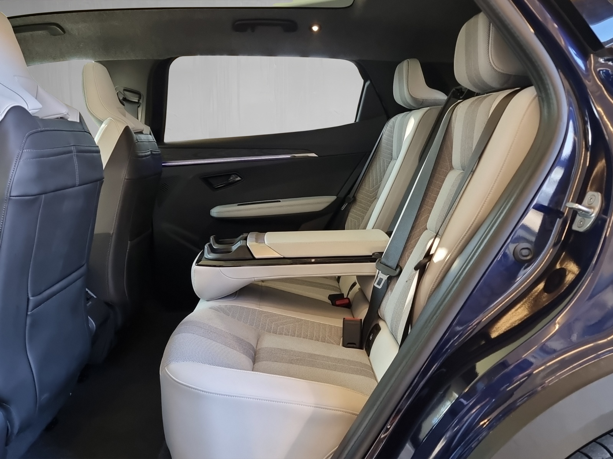 listing desktop thumbnail image 7