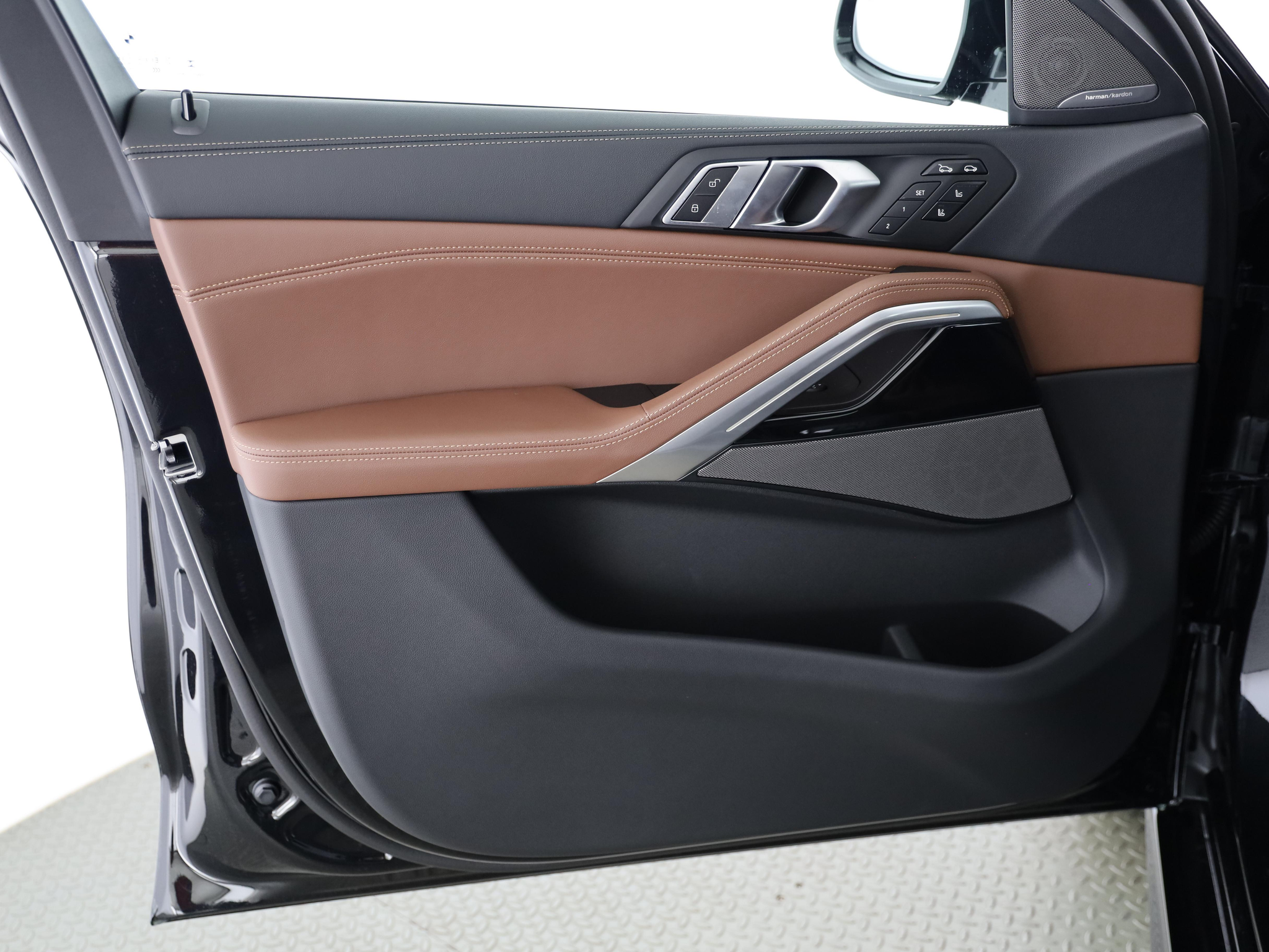 listing desktop thumbnail image 6