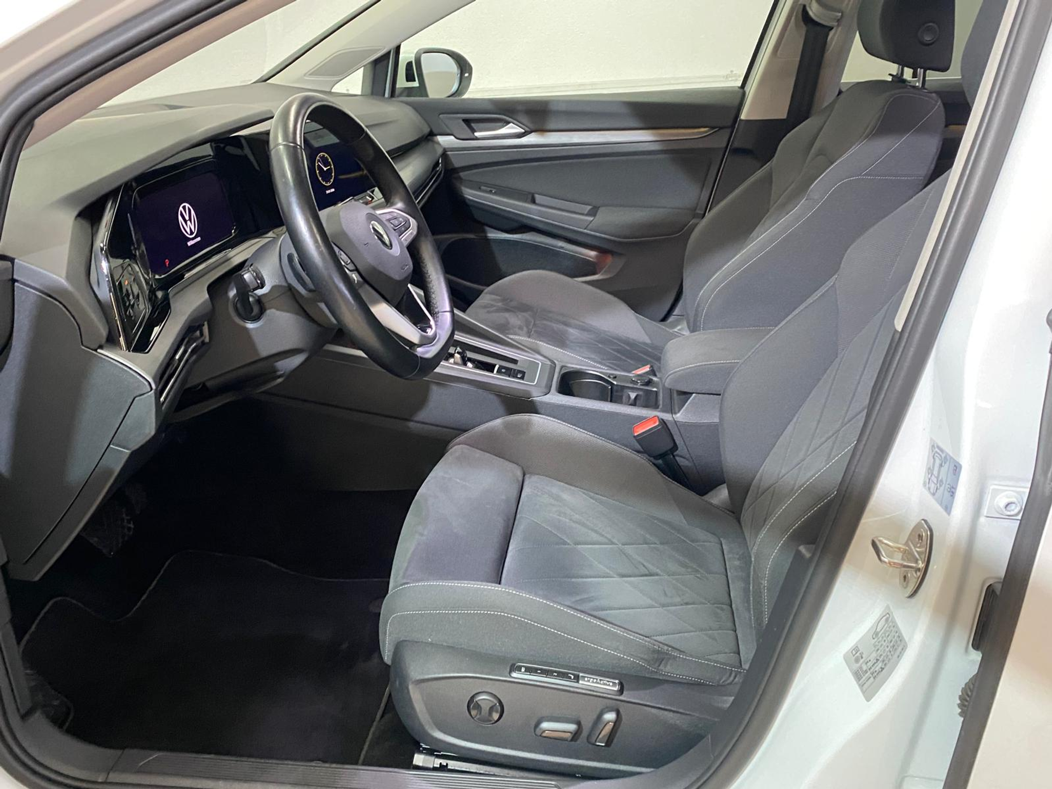 listing desktop thumbnail image 6