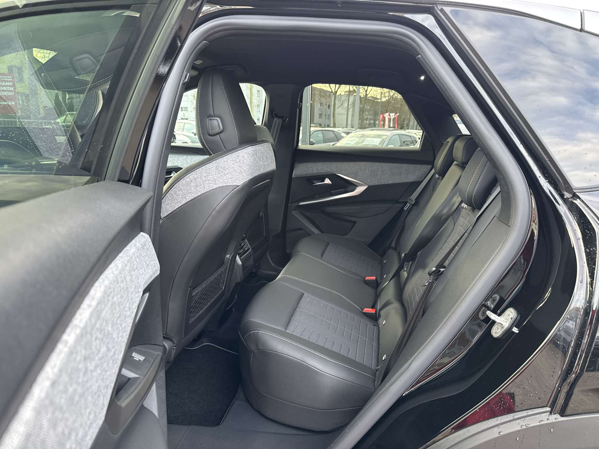 listing desktop thumbnail image 6