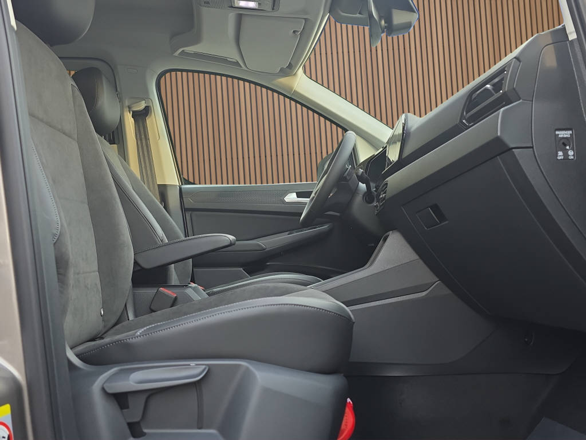 listing desktop thumbnail image 9