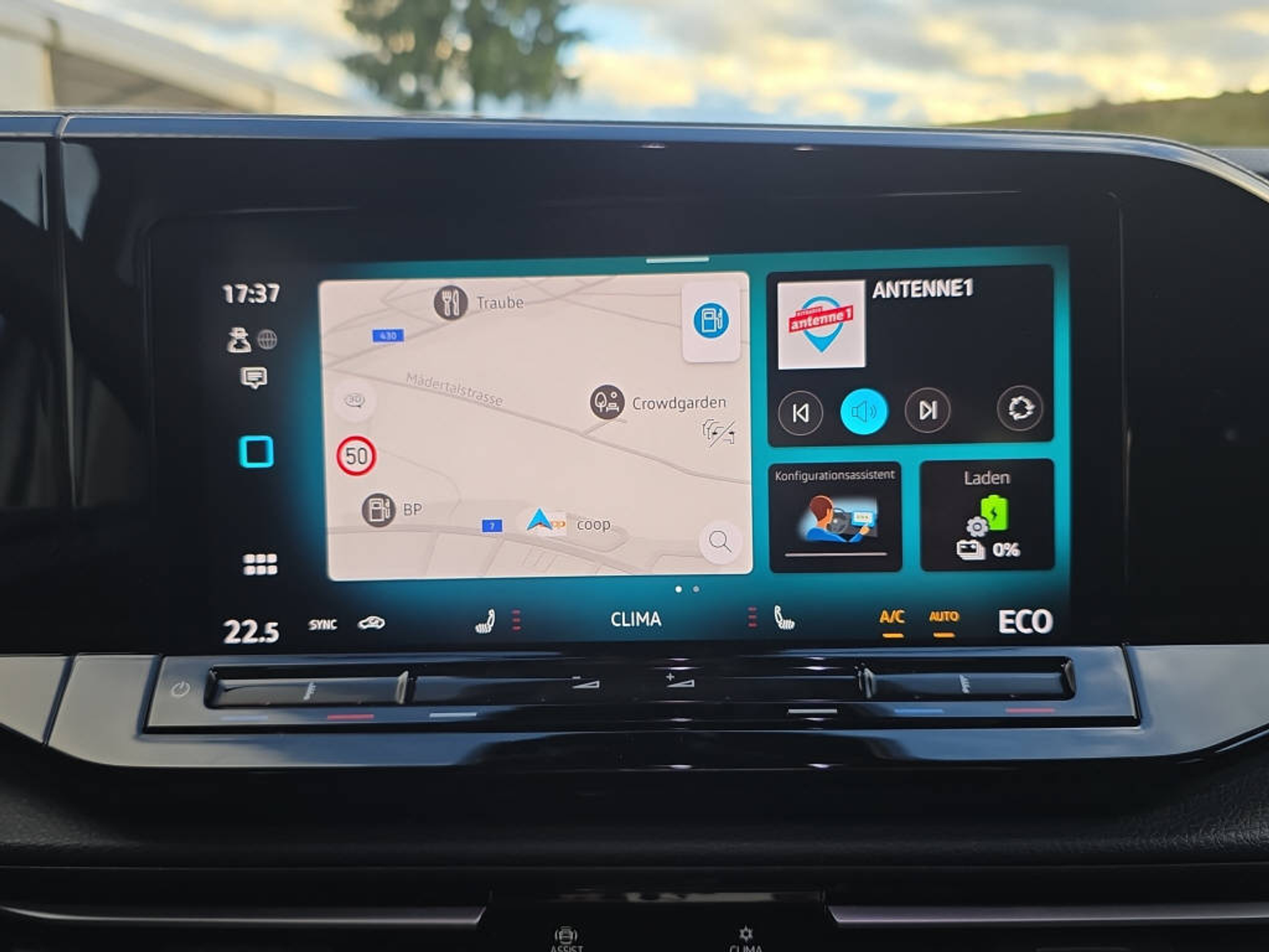 listing desktop thumbnail image 24