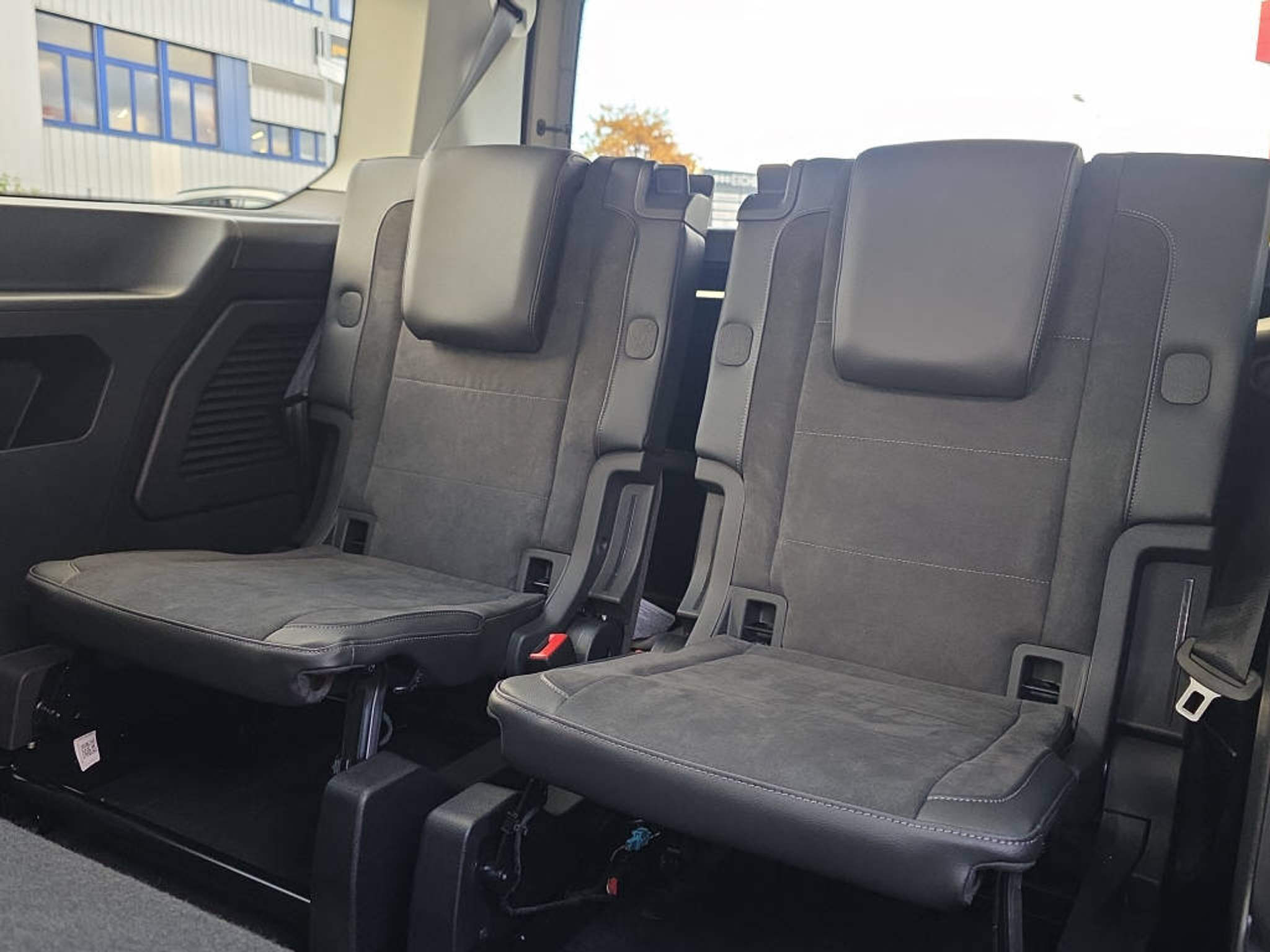 listing desktop thumbnail image 27