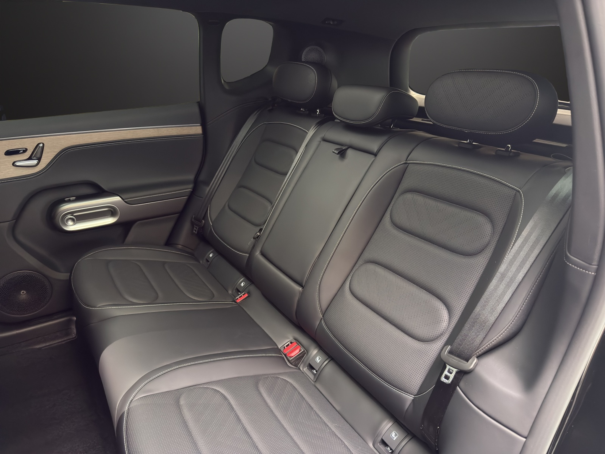 listing desktop thumbnail image 11