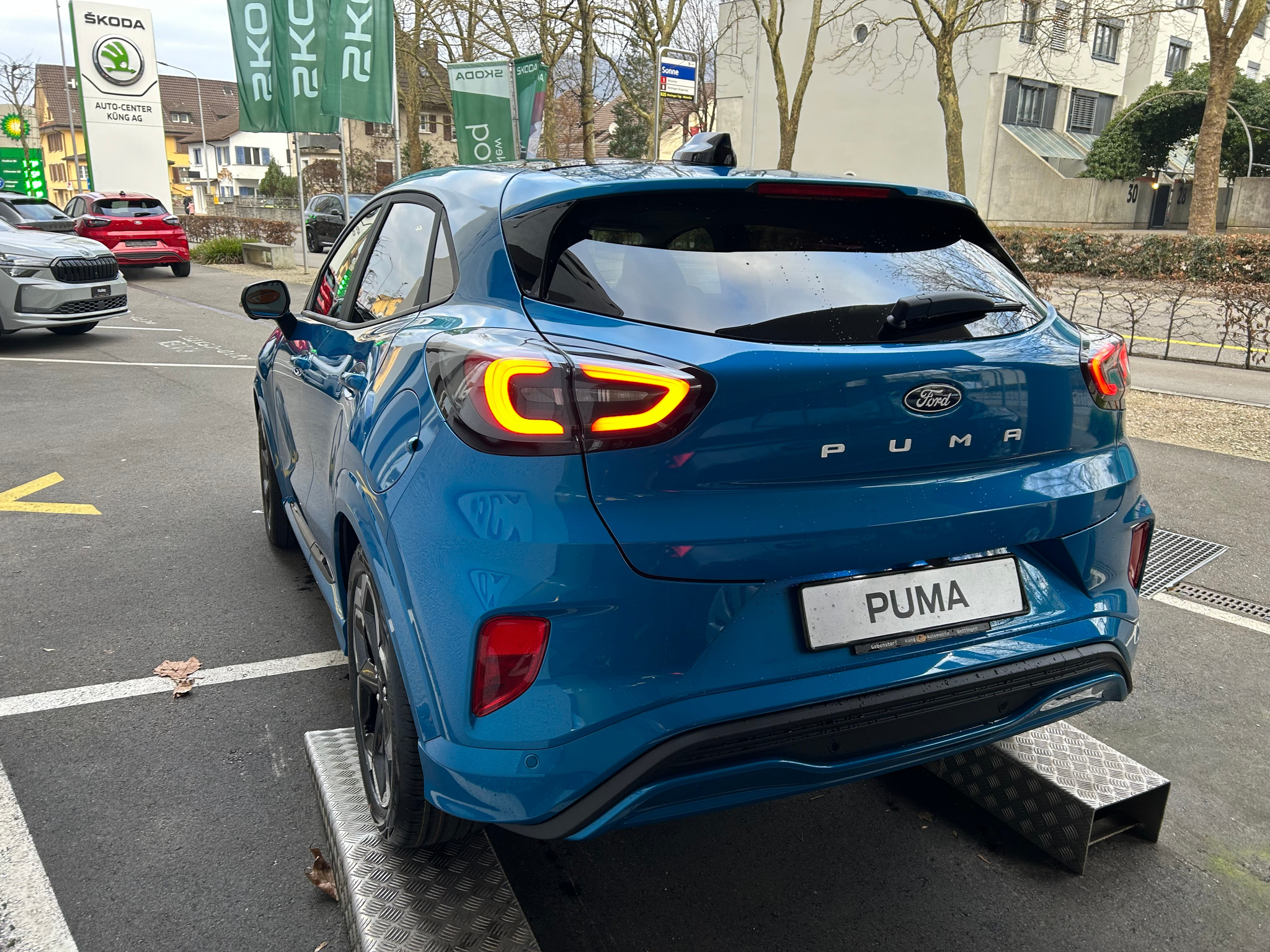 listing desktop thumbnail image 3