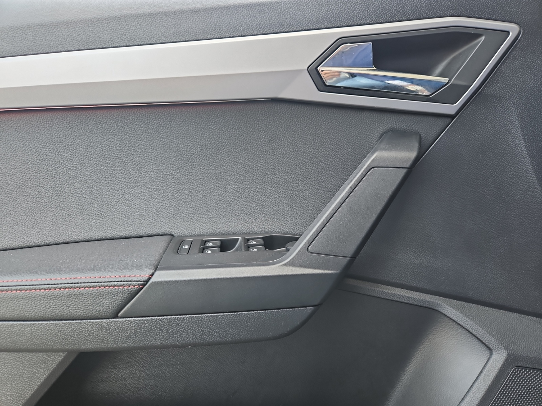 listing desktop thumbnail image 7