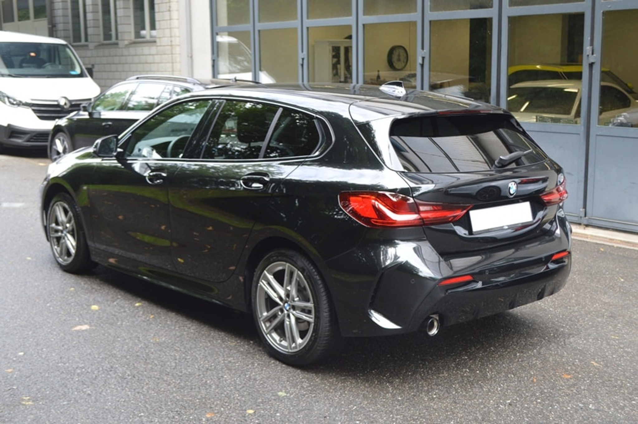 listing desktop thumbnail image 4