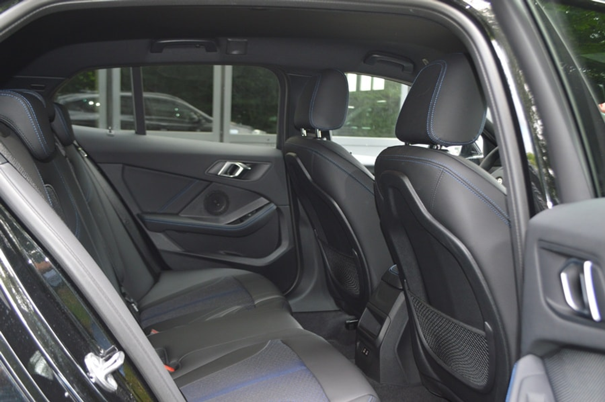 listing desktop thumbnail image 9