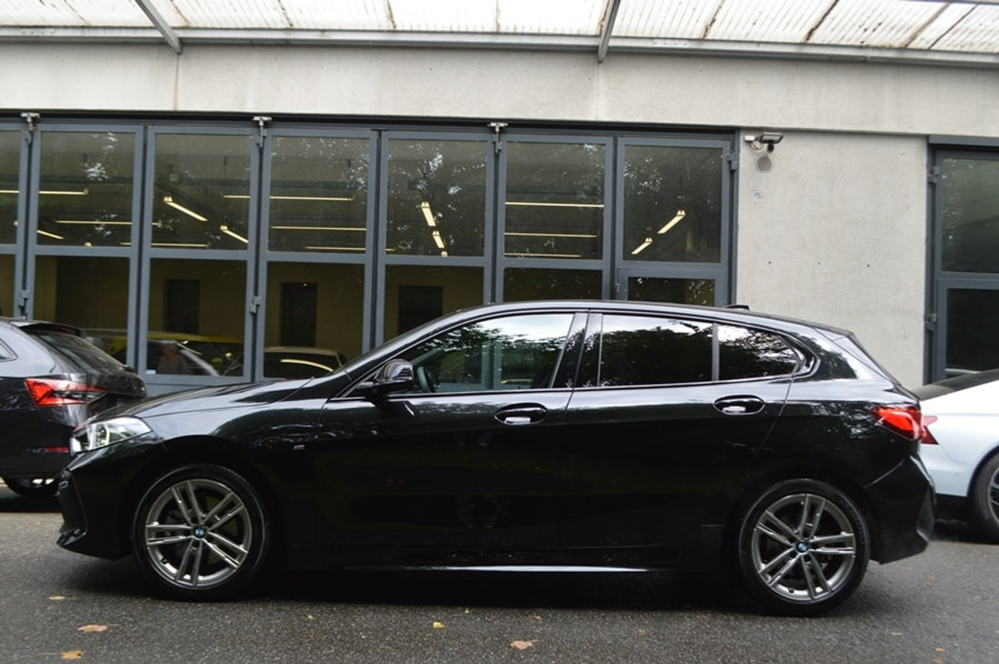 listing desktop thumbnail image 3