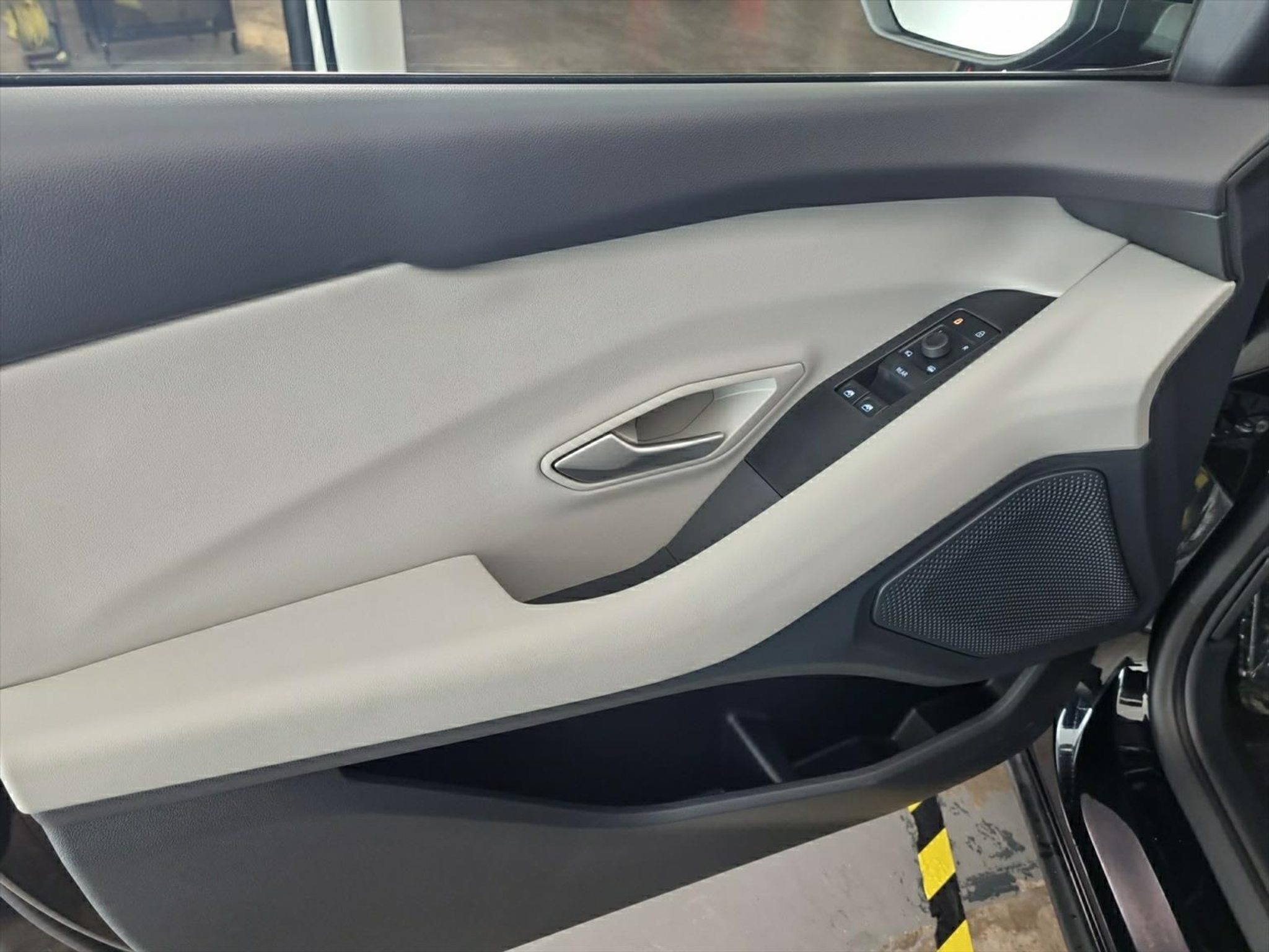 listing desktop thumbnail image 9