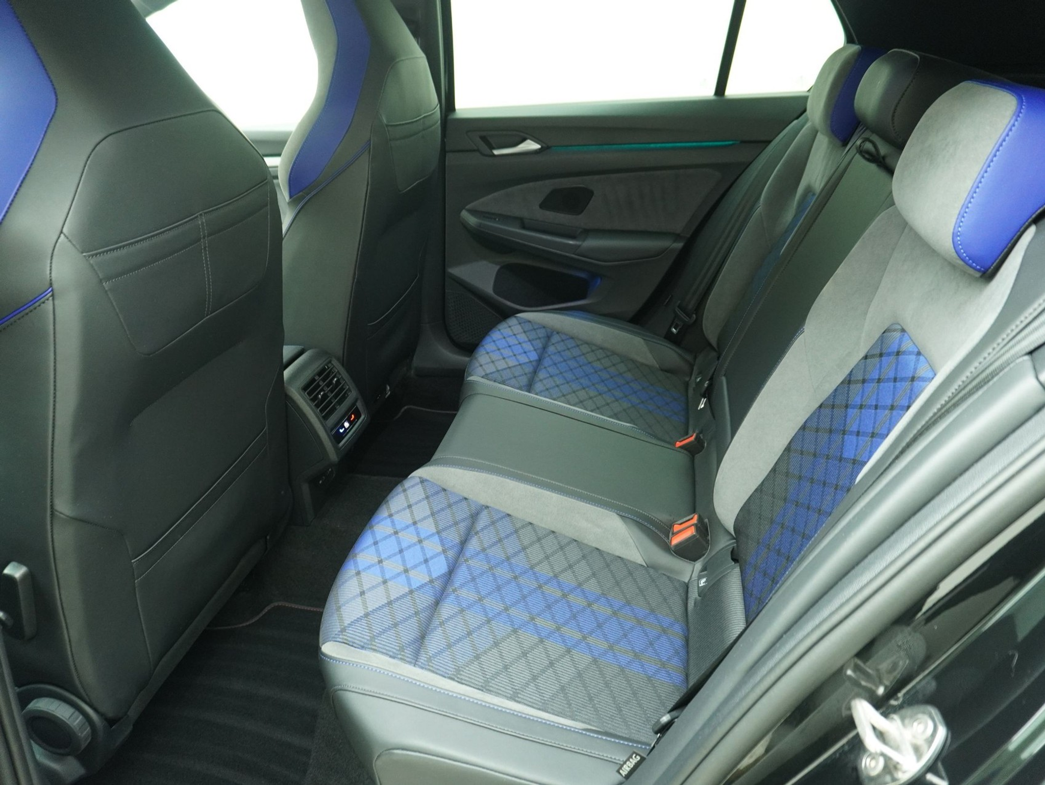 listing desktop thumbnail image 11