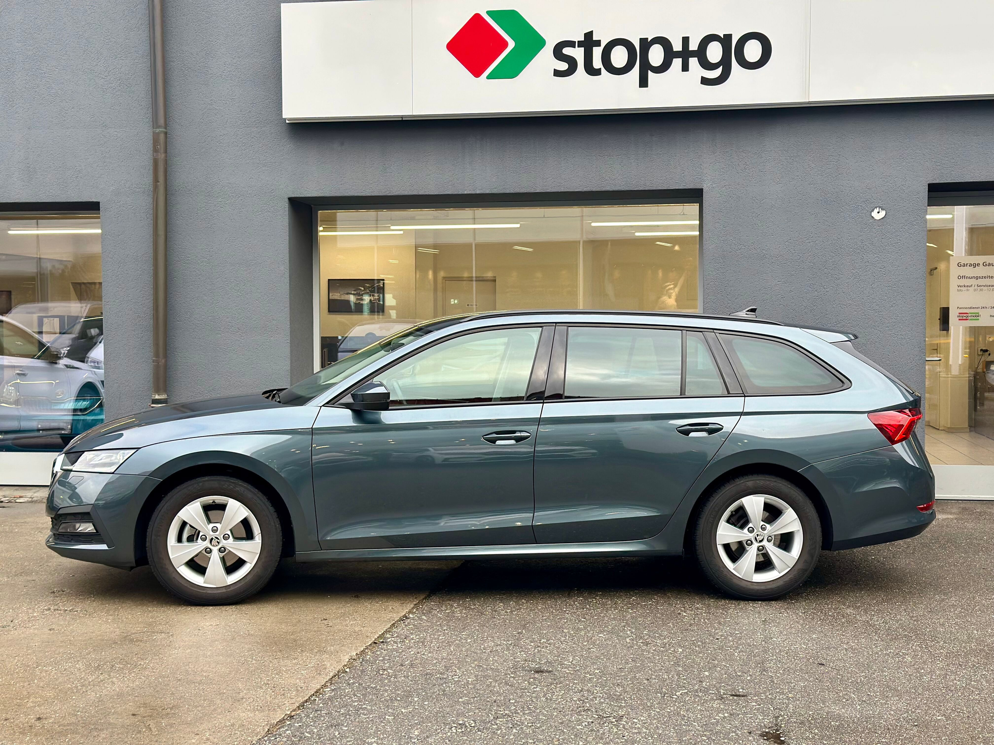 listing desktop thumbnail image 2