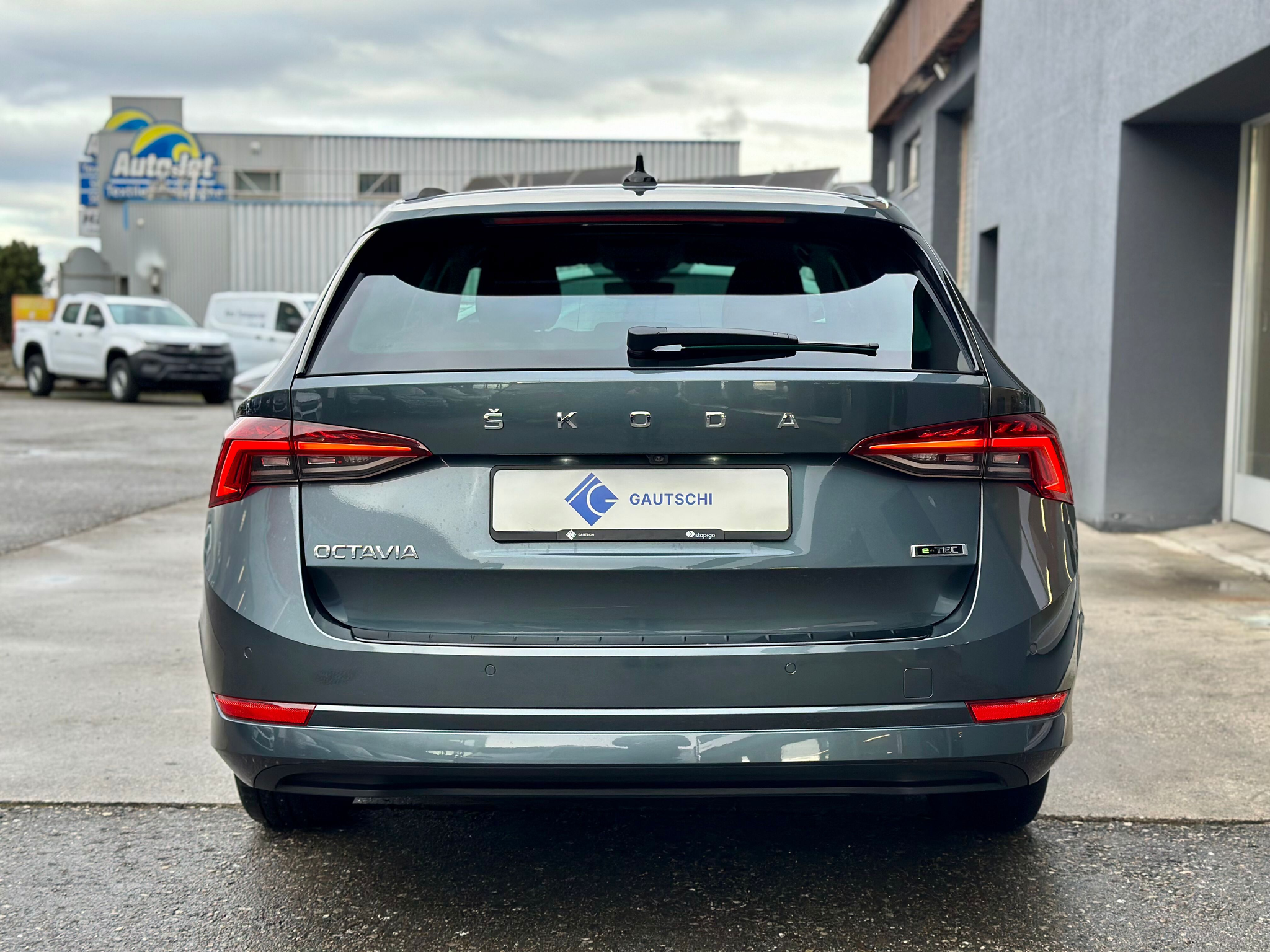 listing desktop thumbnail image 3