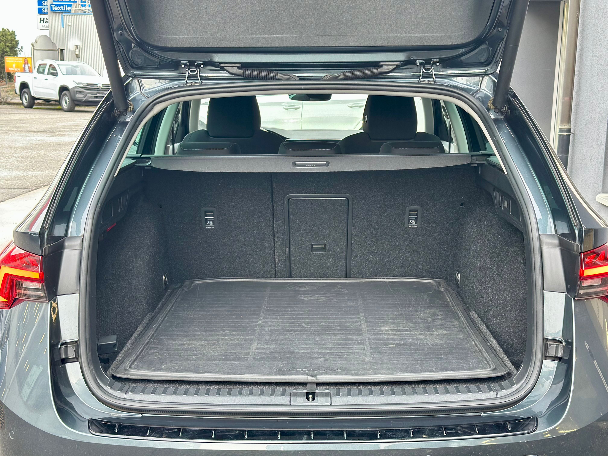 listing desktop thumbnail image 9