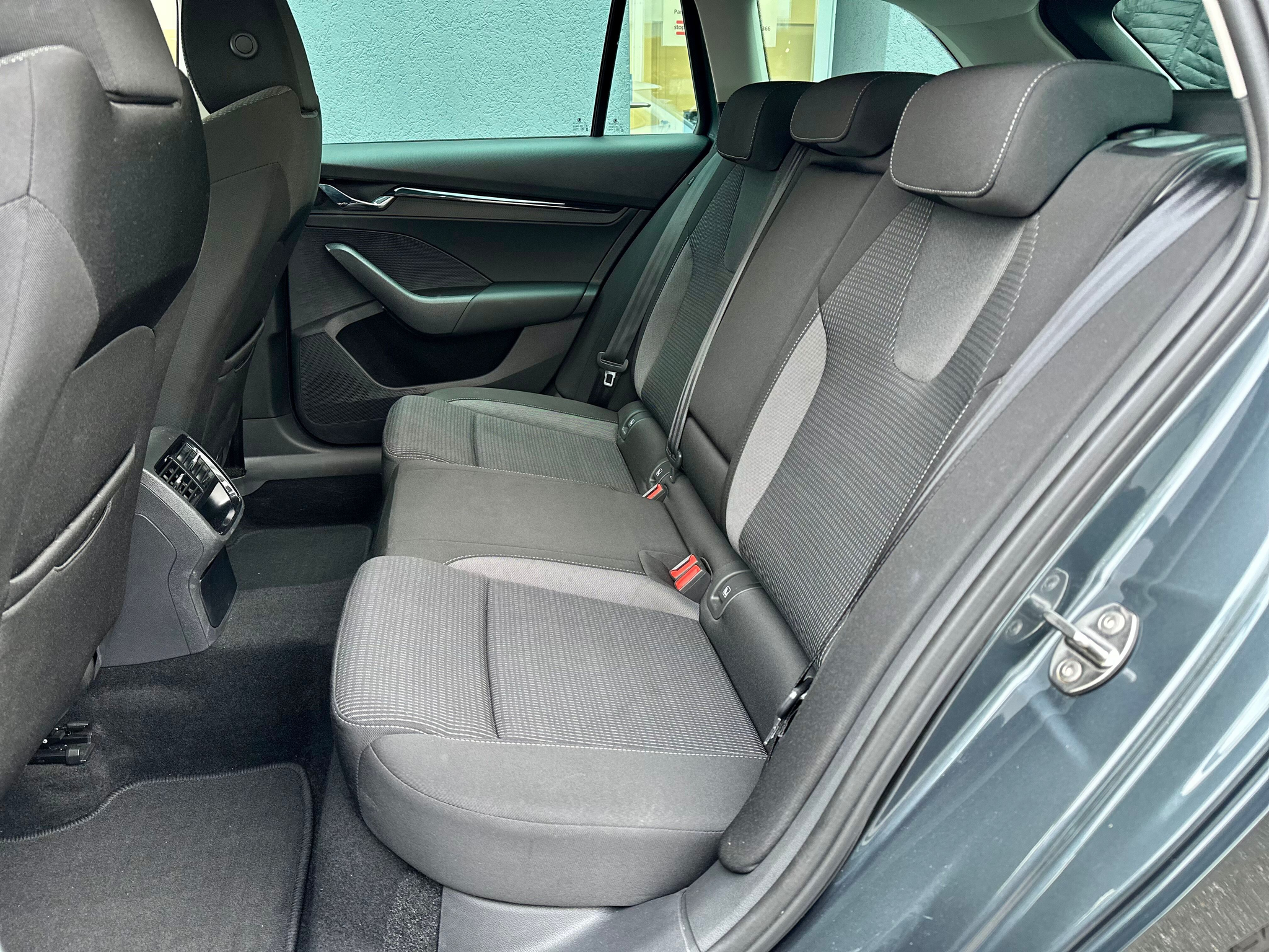 listing desktop thumbnail image 8