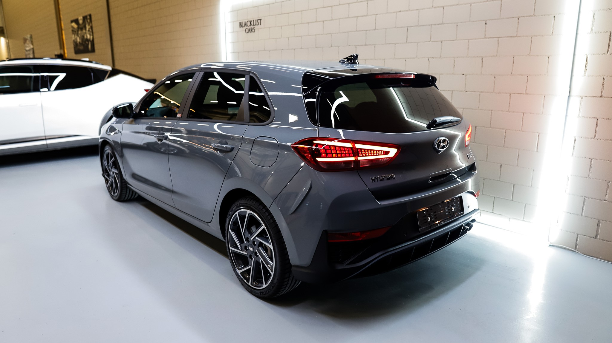 listing desktop thumbnail image 4