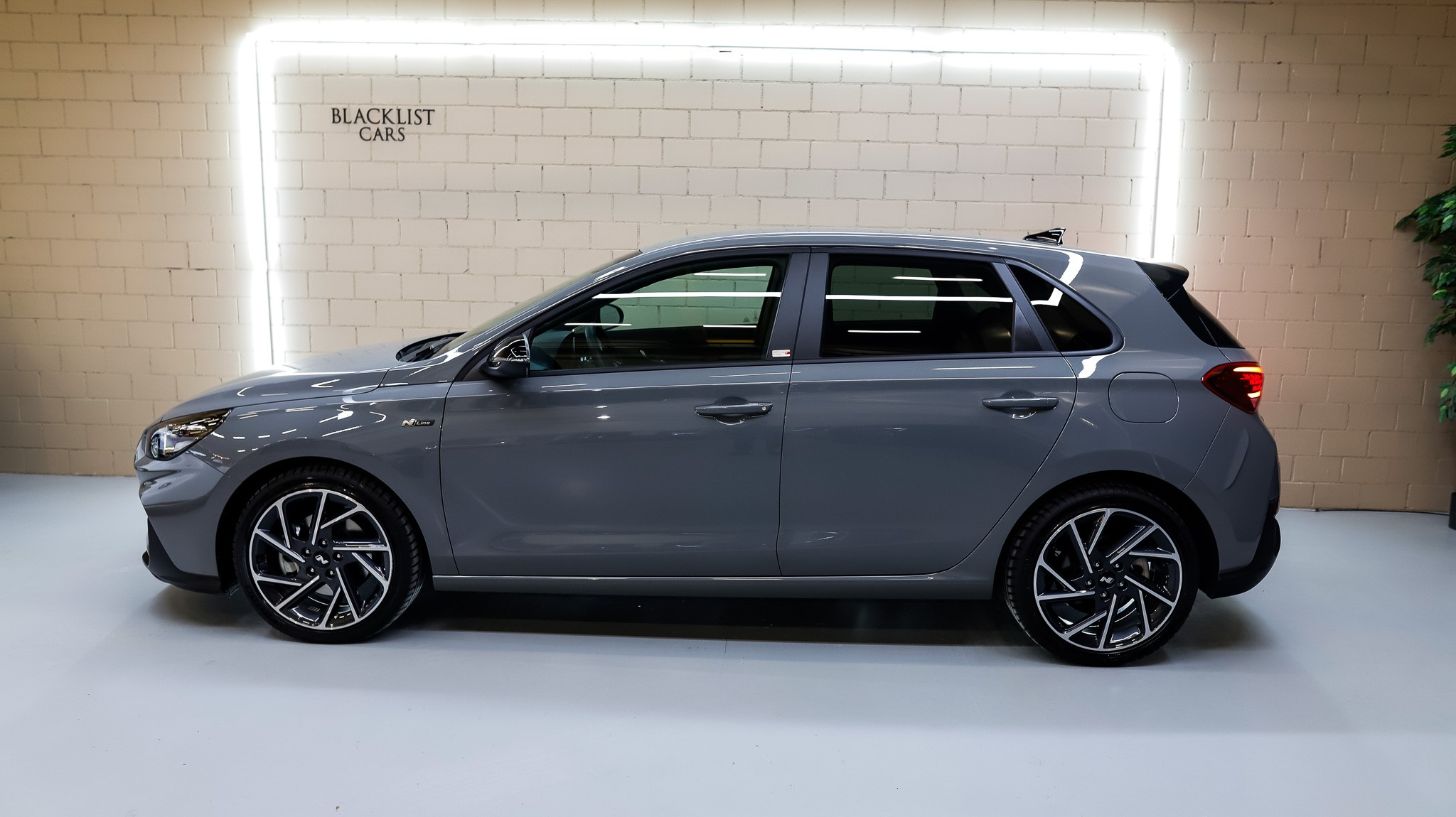 listing desktop thumbnail image 3