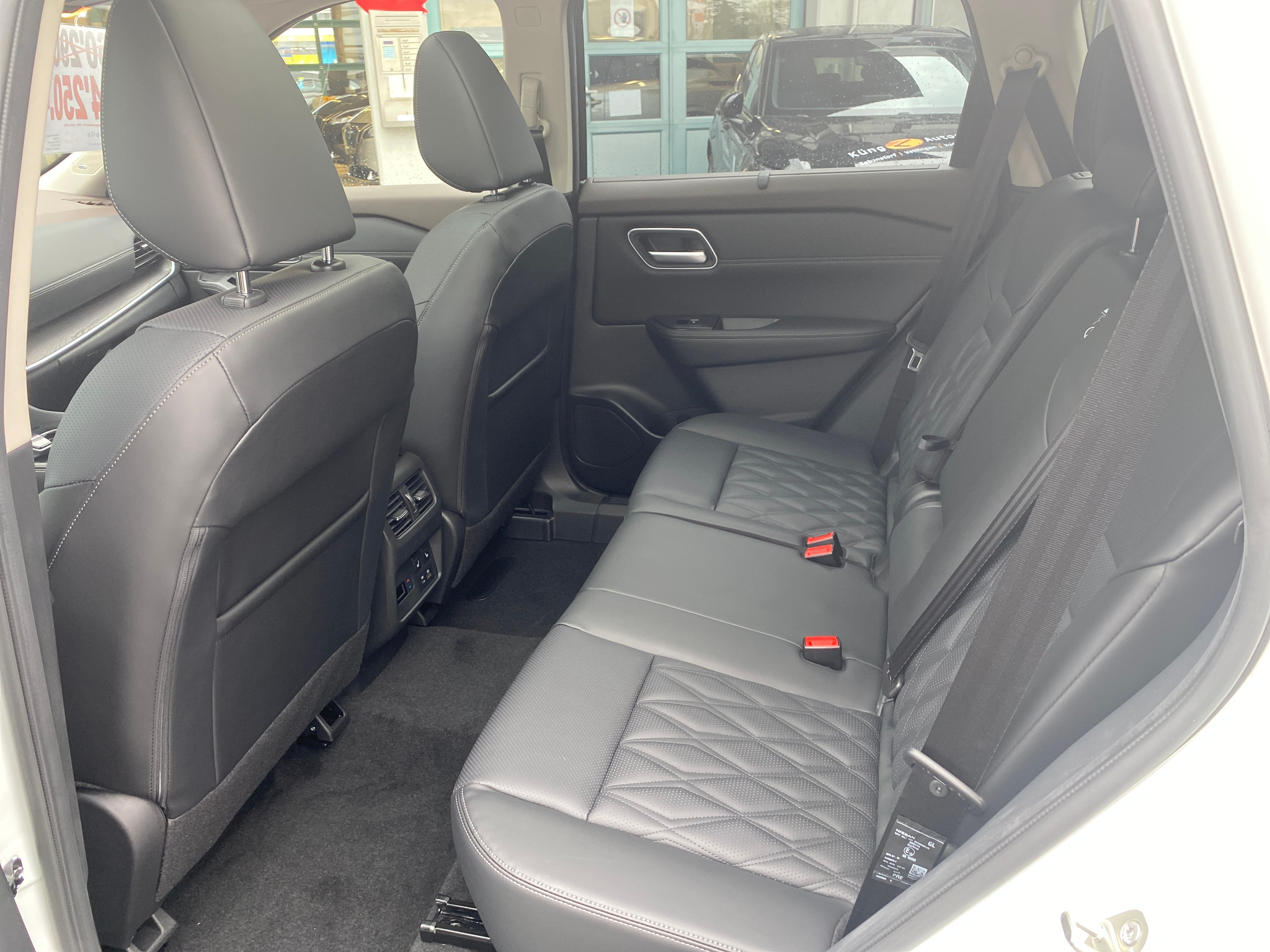 listing desktop thumbnail image 16