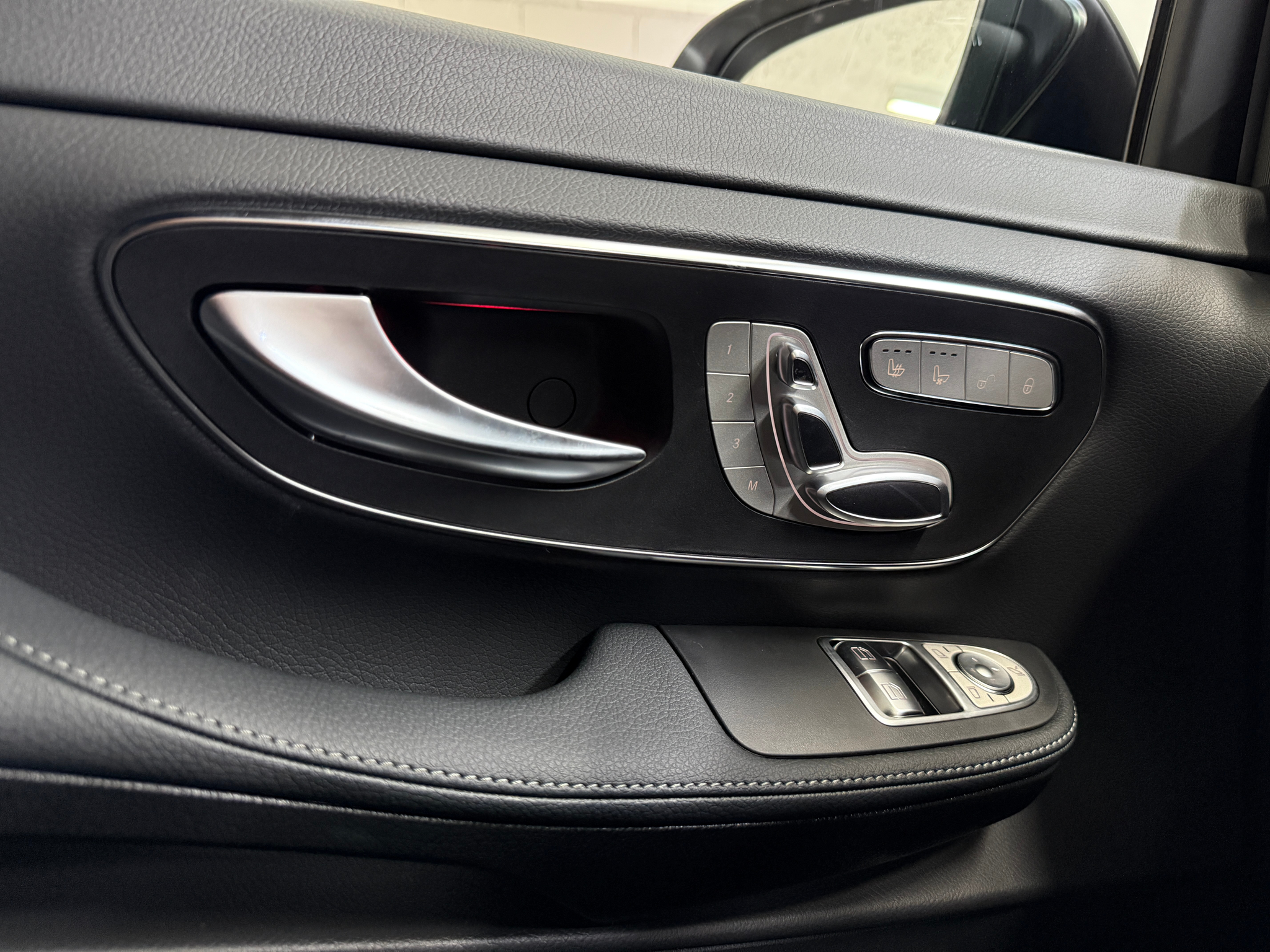 listing desktop thumbnail image 17