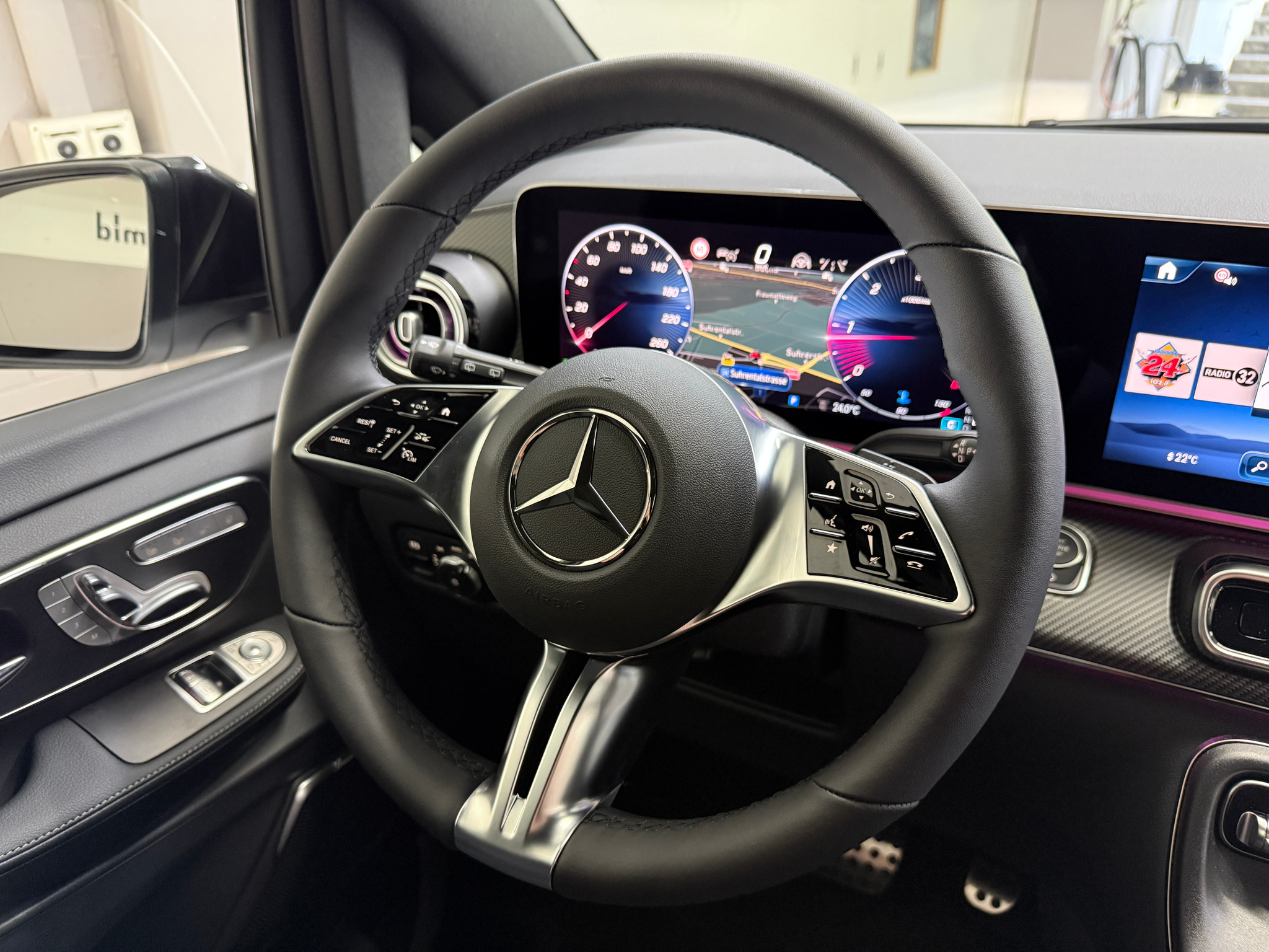 listing desktop thumbnail image 16