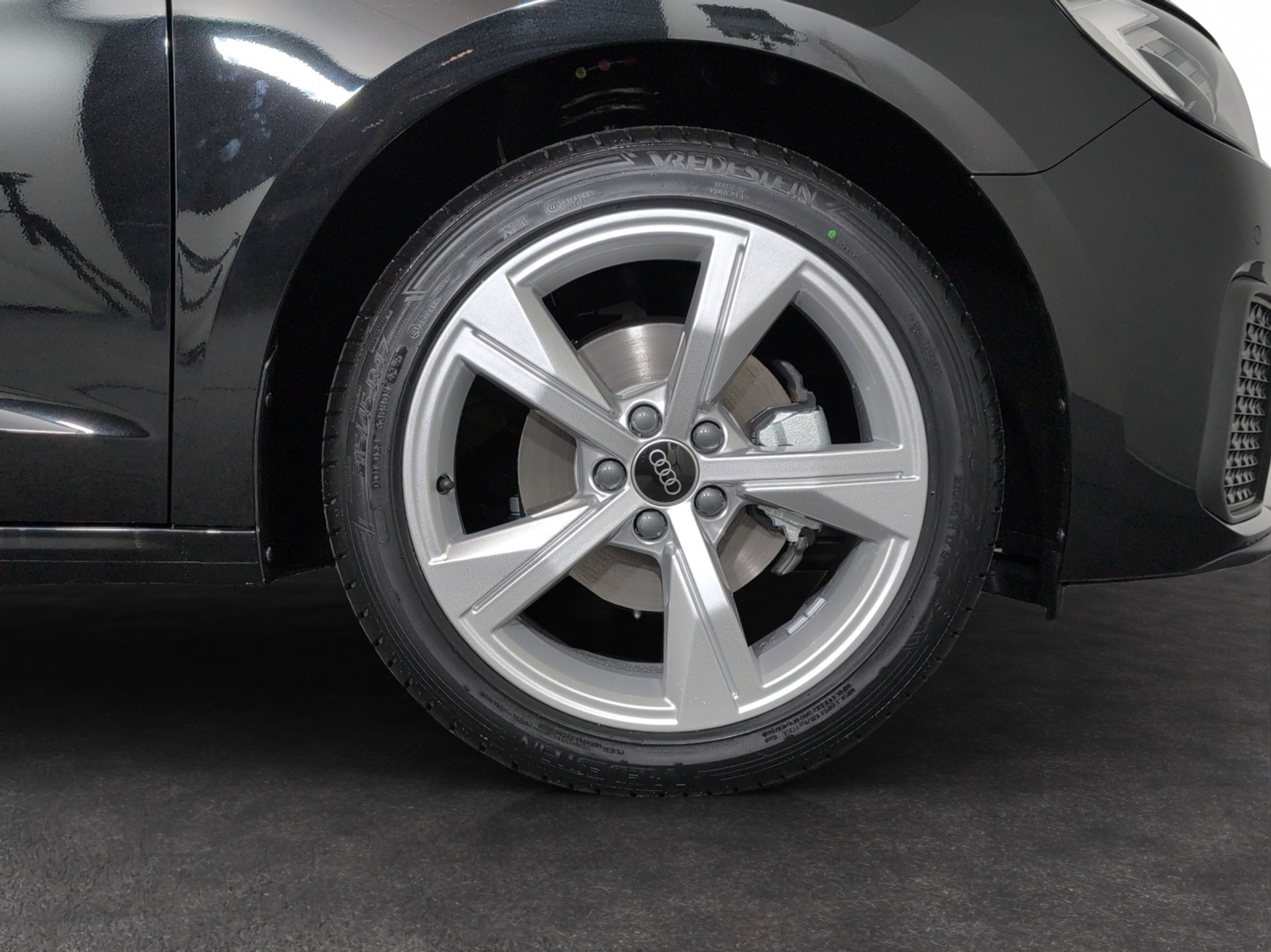 listing desktop thumbnail image 4