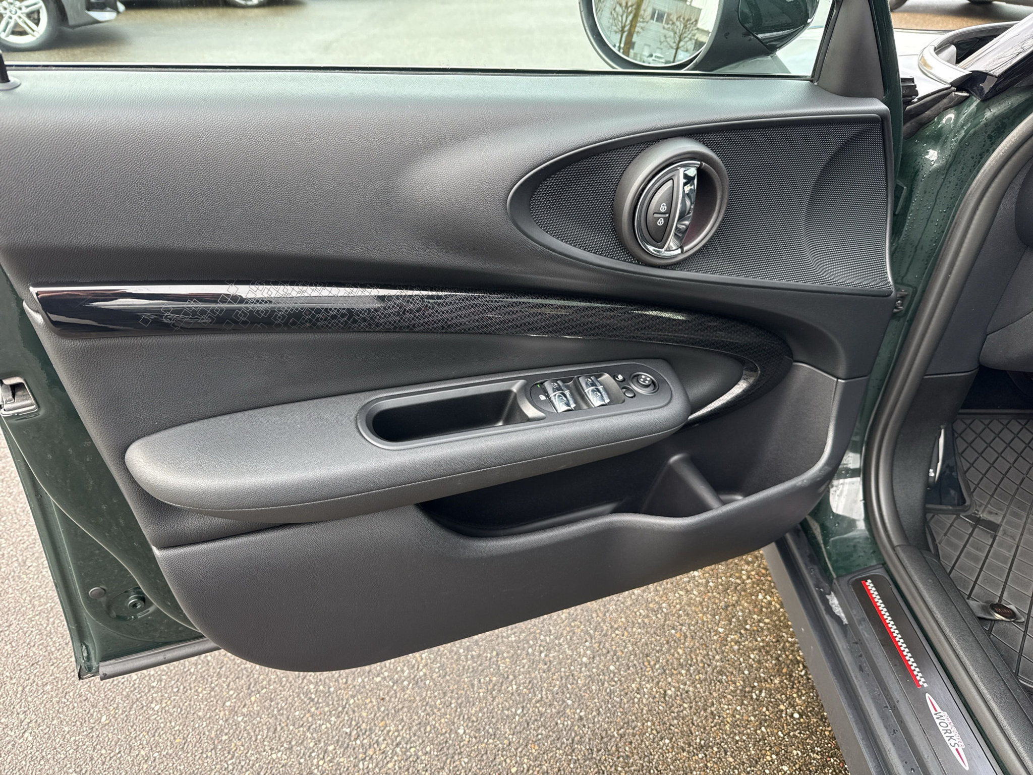 listing desktop thumbnail image 16