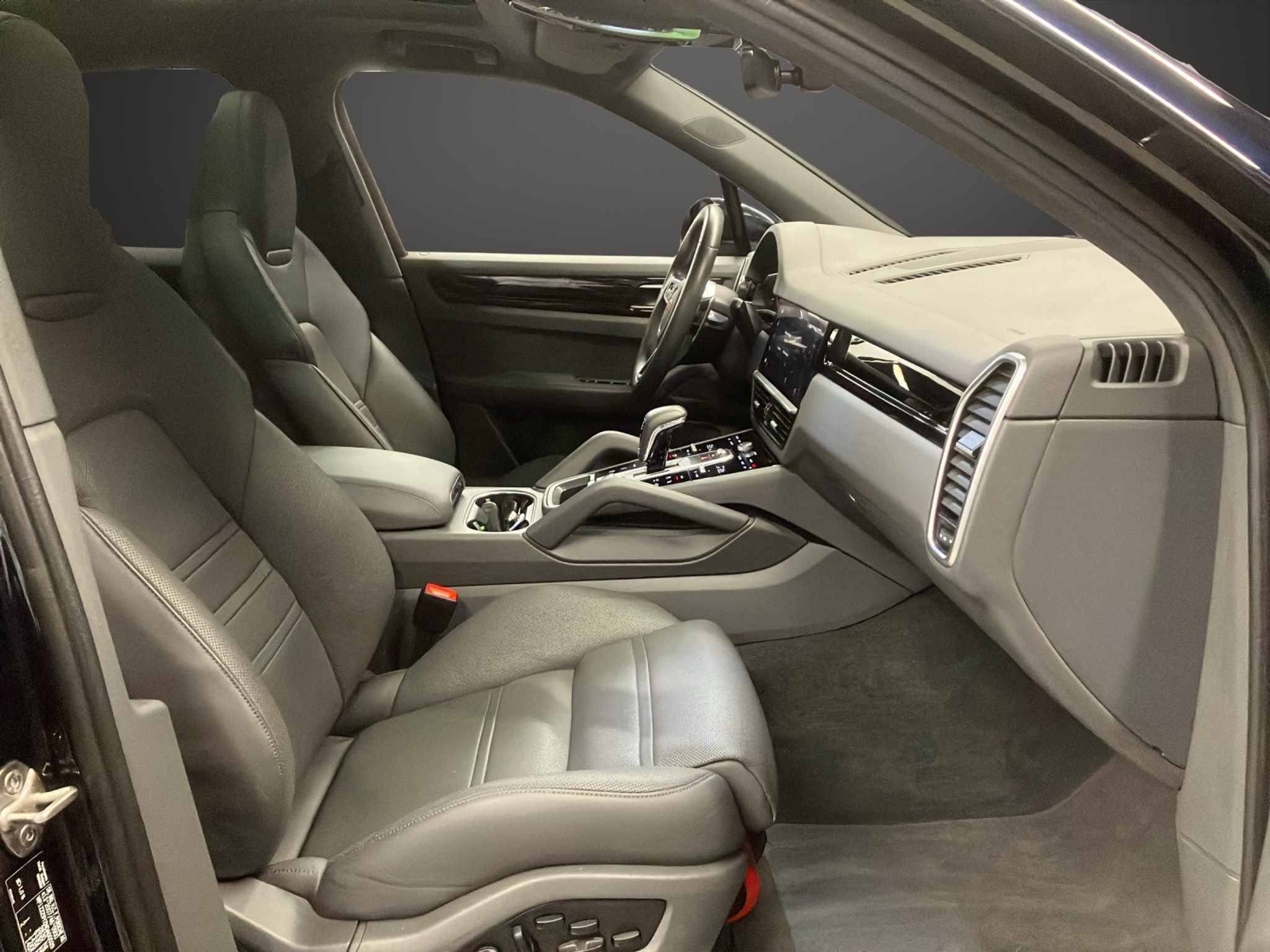 listing desktop thumbnail image 9