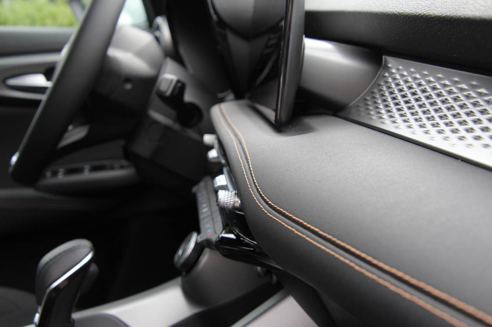 listing desktop thumbnail image 12