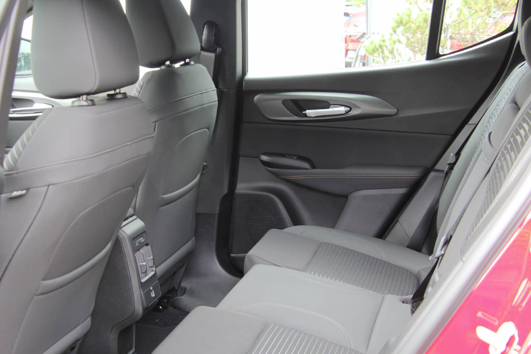 listing desktop thumbnail image 13