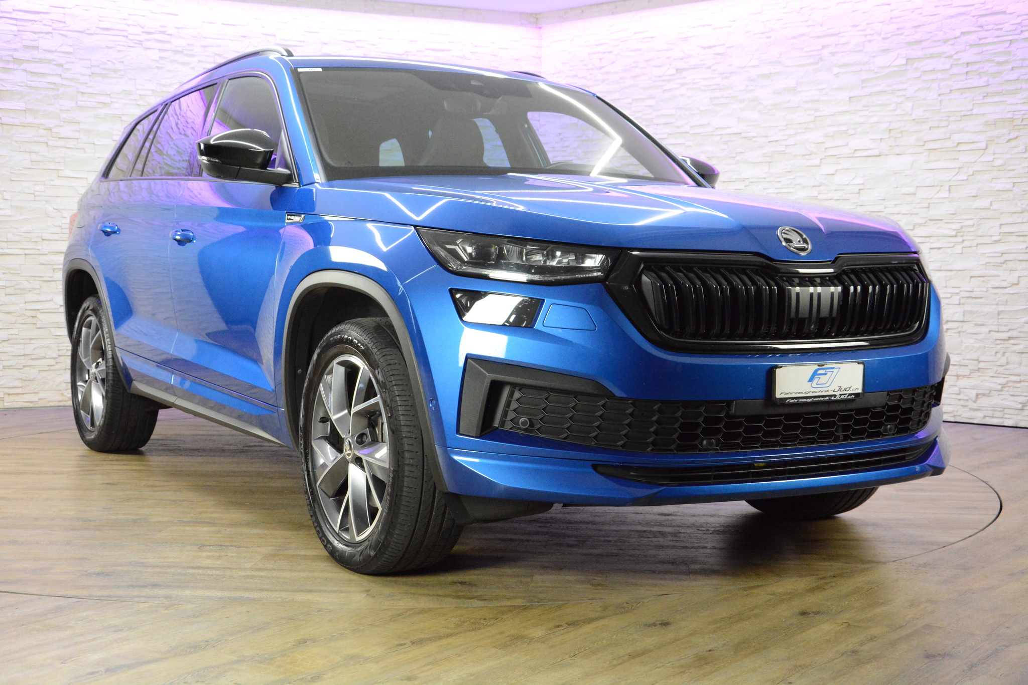 listing desktop thumbnail image 1