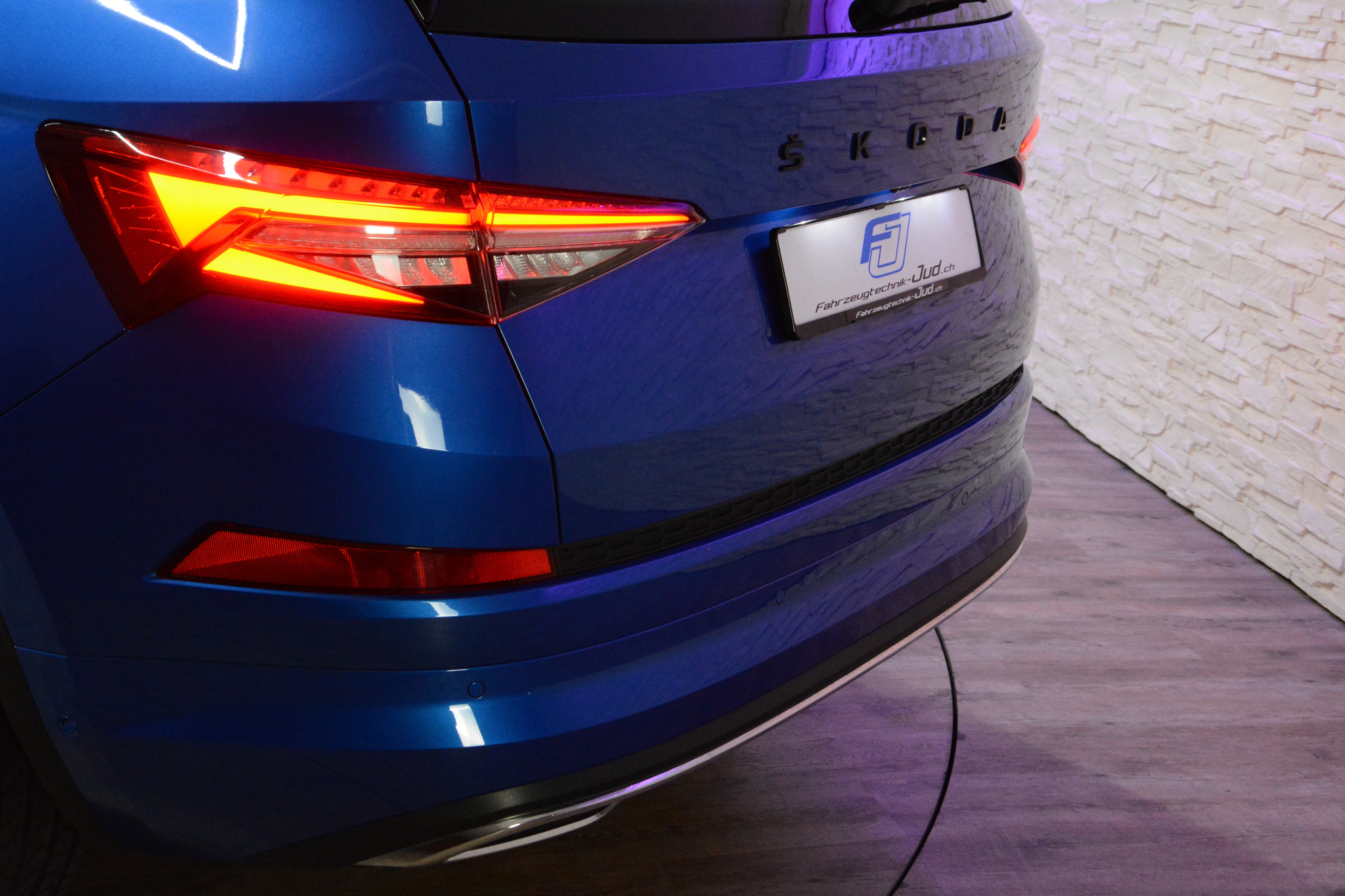 listing desktop thumbnail image 23