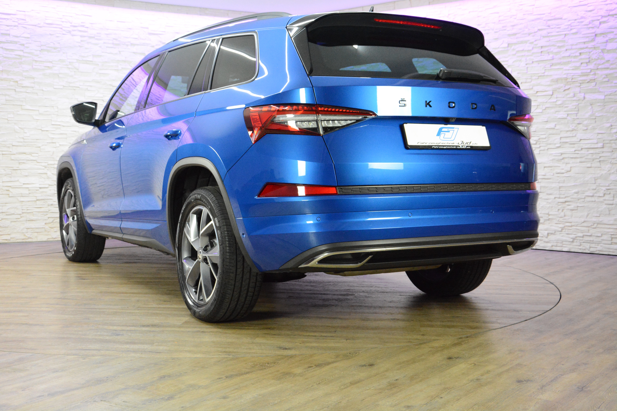 listing desktop thumbnail image 5