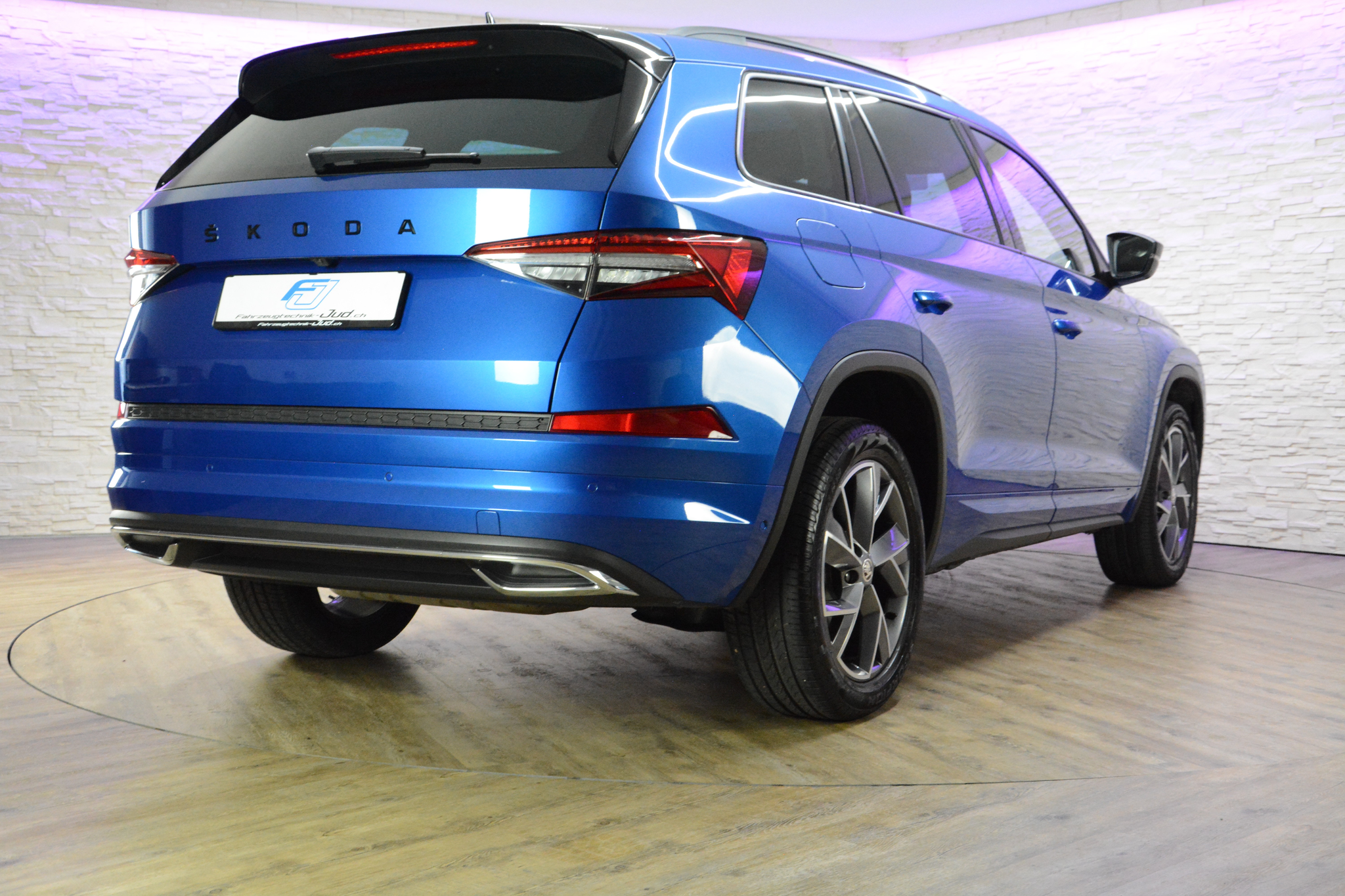 listing desktop thumbnail image 4