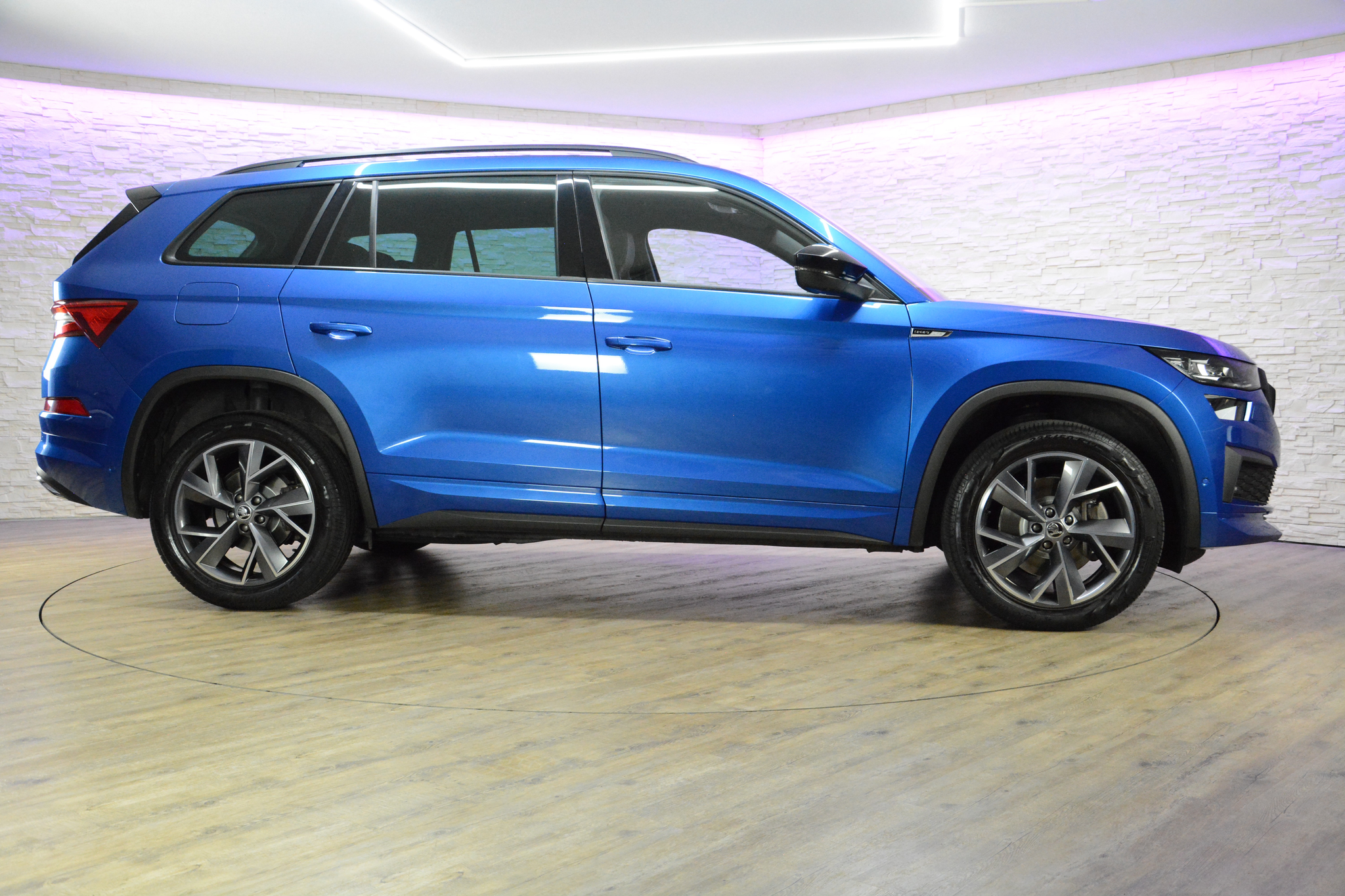 listing desktop thumbnail image 3