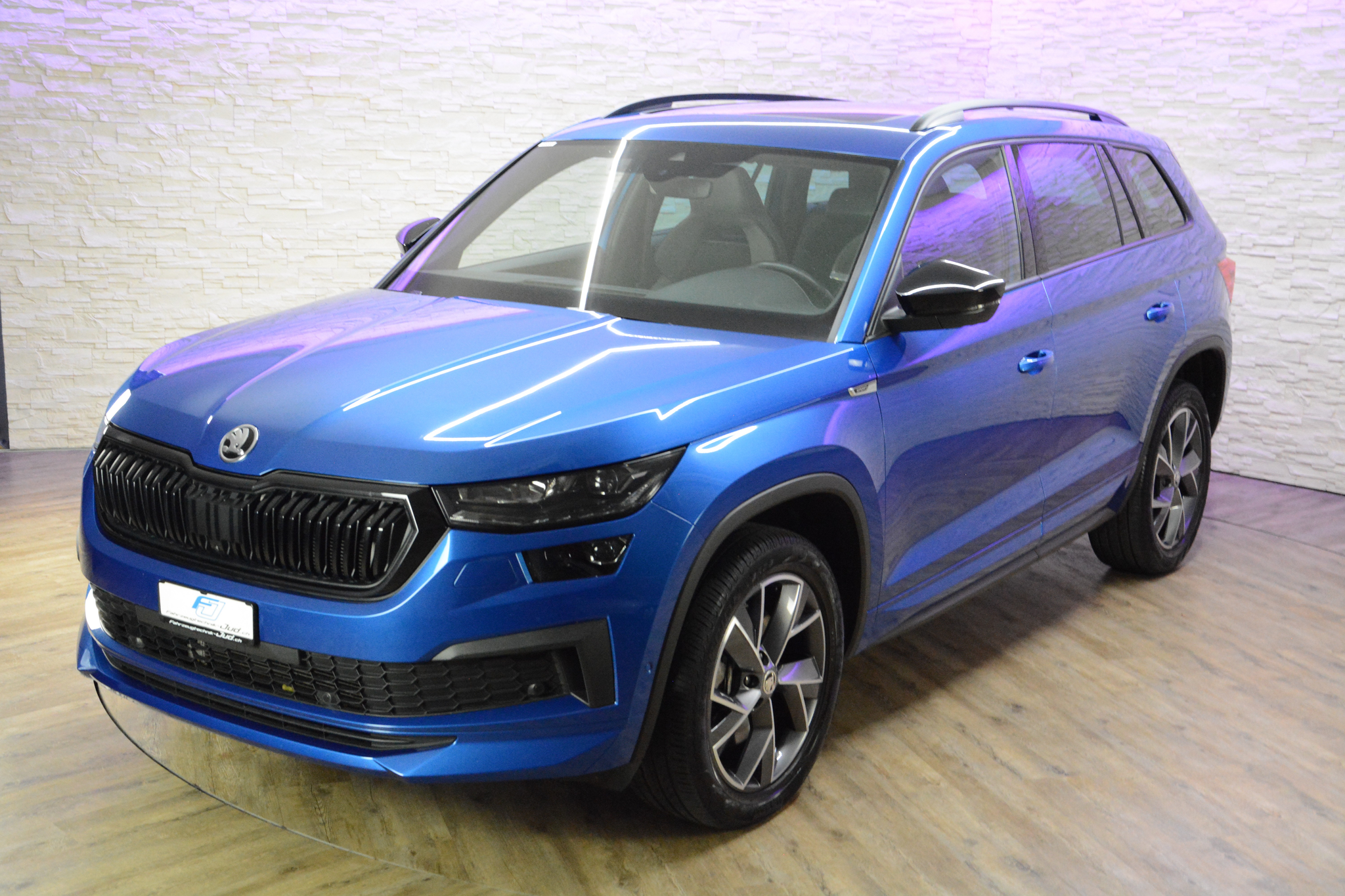 listing desktop thumbnail image 6