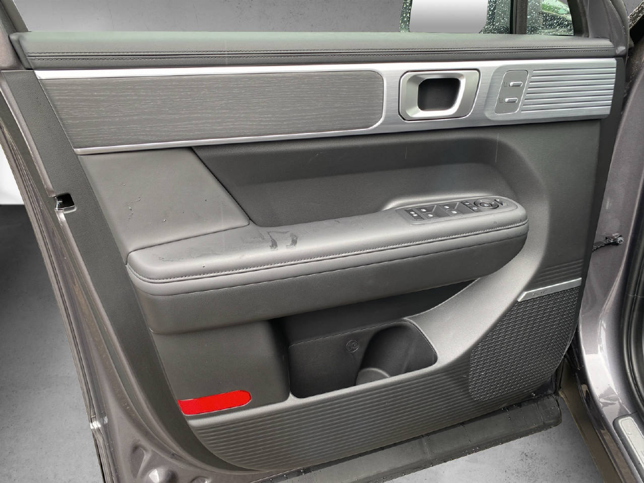 listing desktop thumbnail image 6