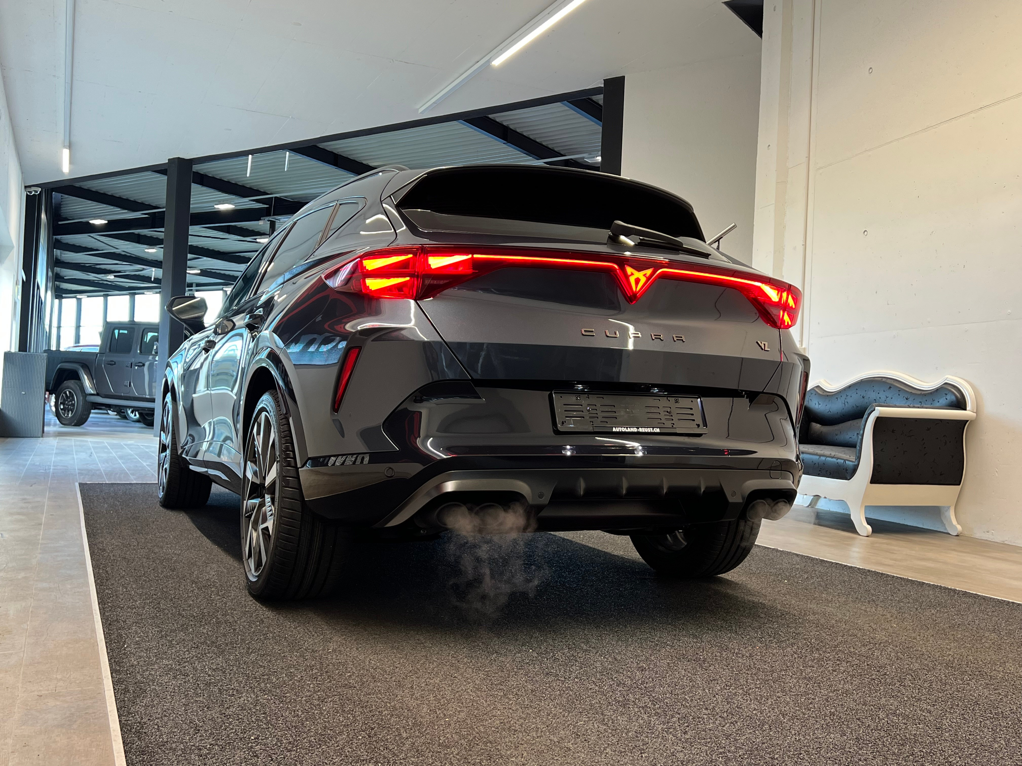 listing desktop thumbnail image 9