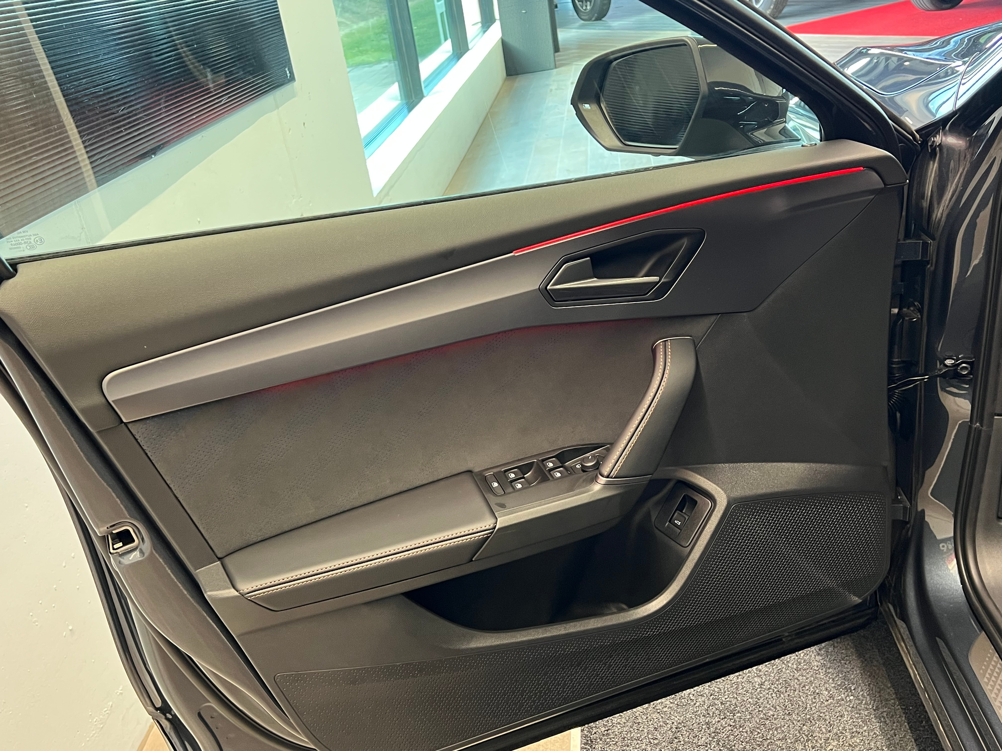 listing desktop thumbnail image 12