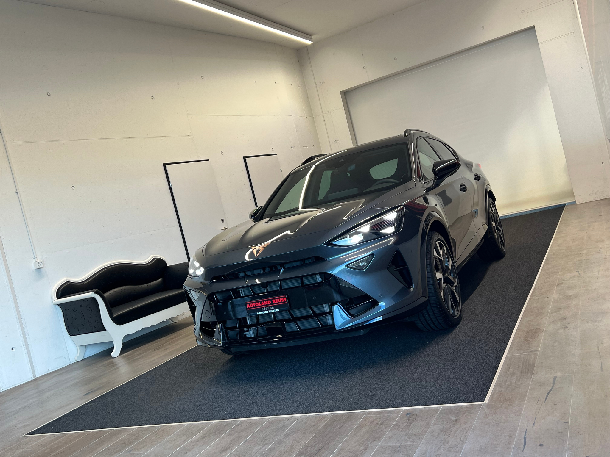 listing desktop thumbnail image 2