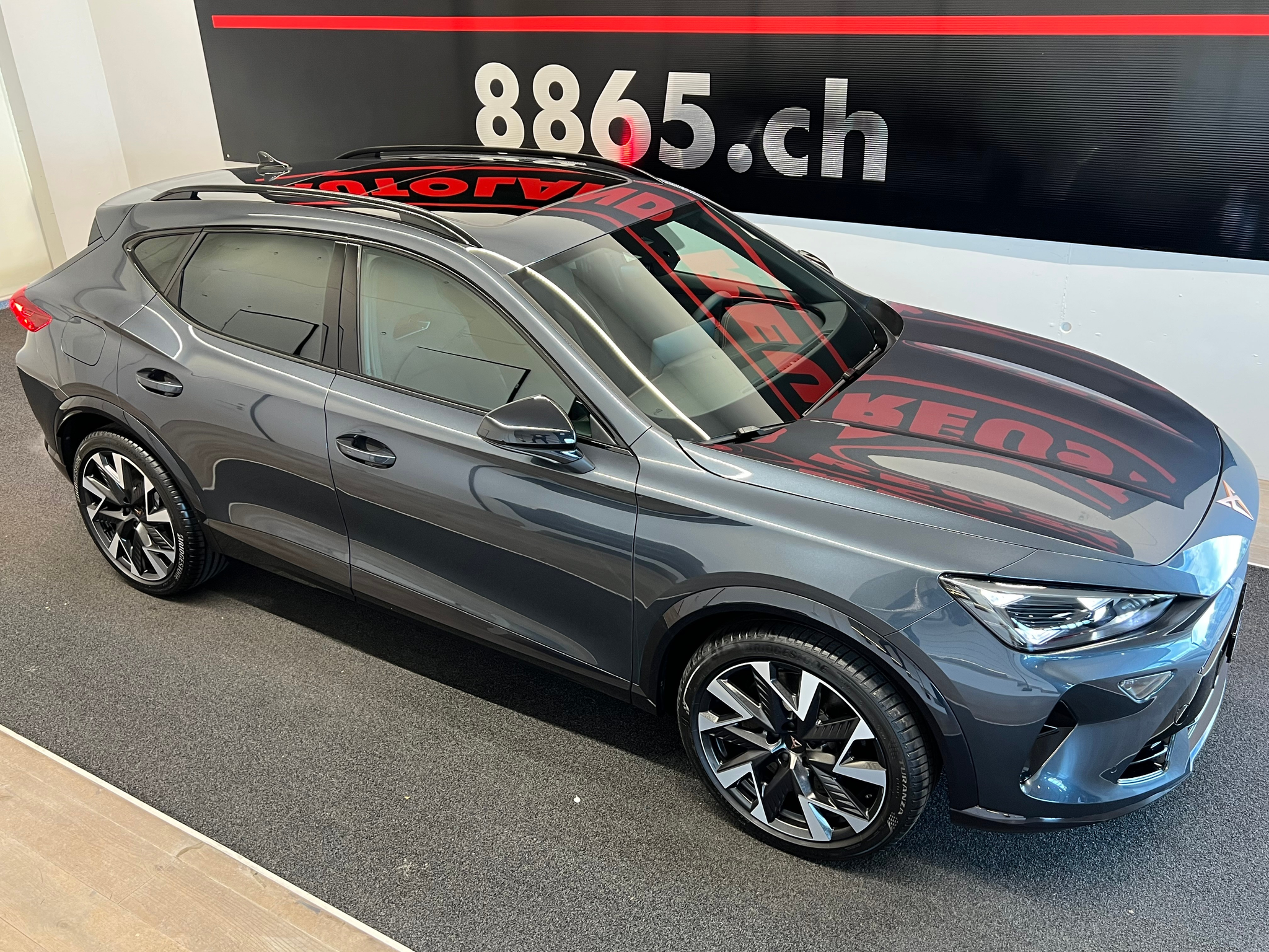 listing desktop thumbnail image 4