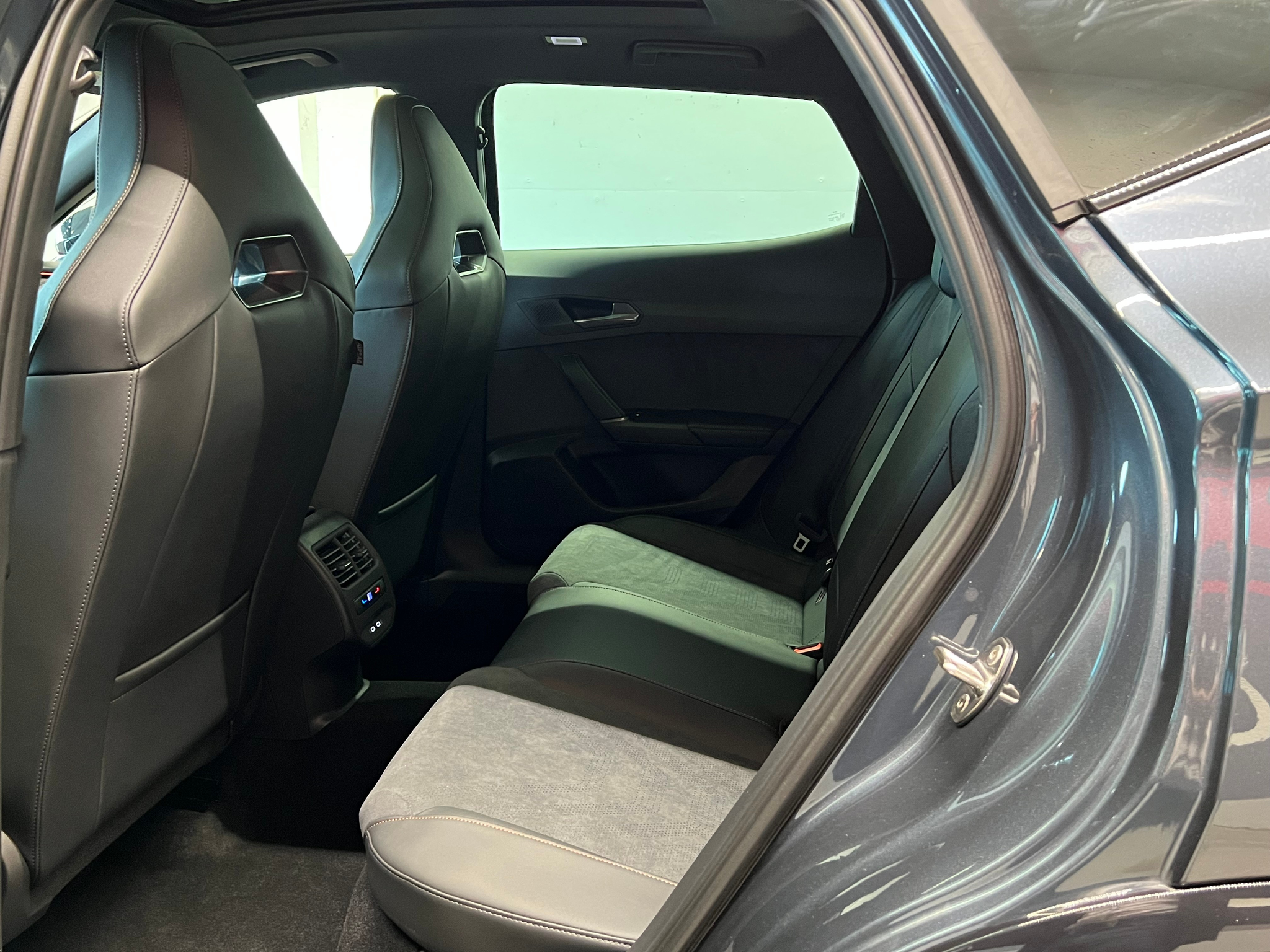 listing desktop thumbnail image 17