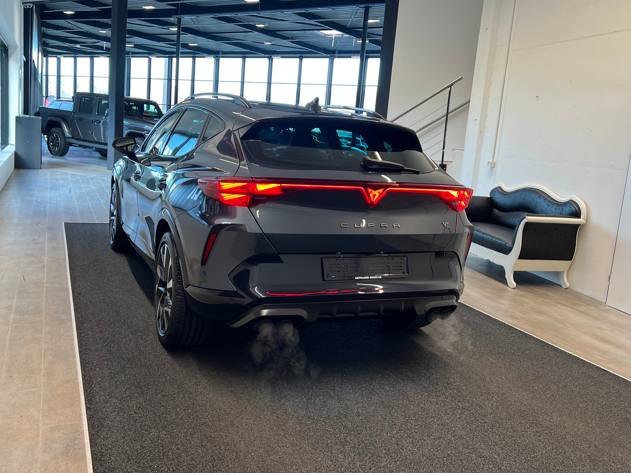 listing desktop thumbnail image 8